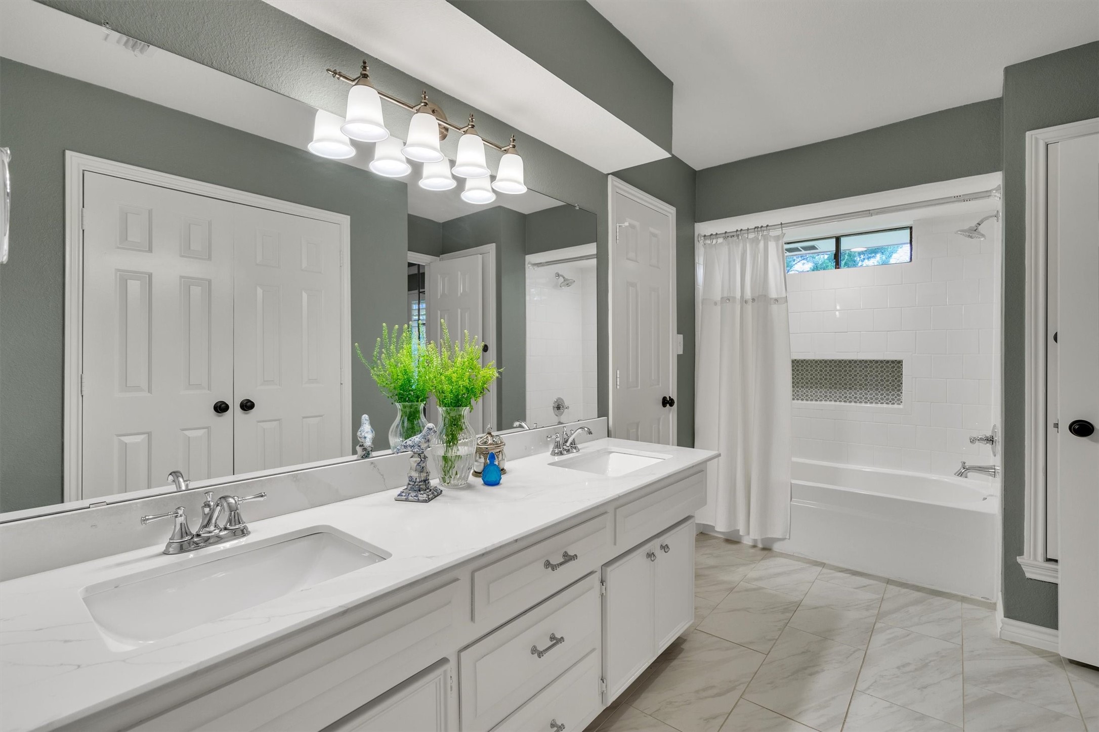3309 N Echo Trail