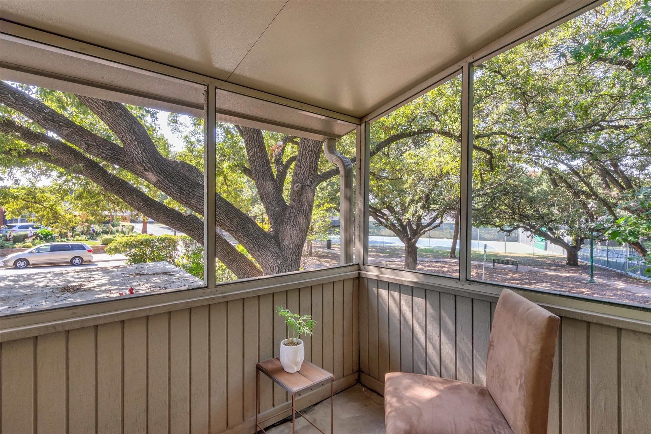 3308 Hawthorne Avenue