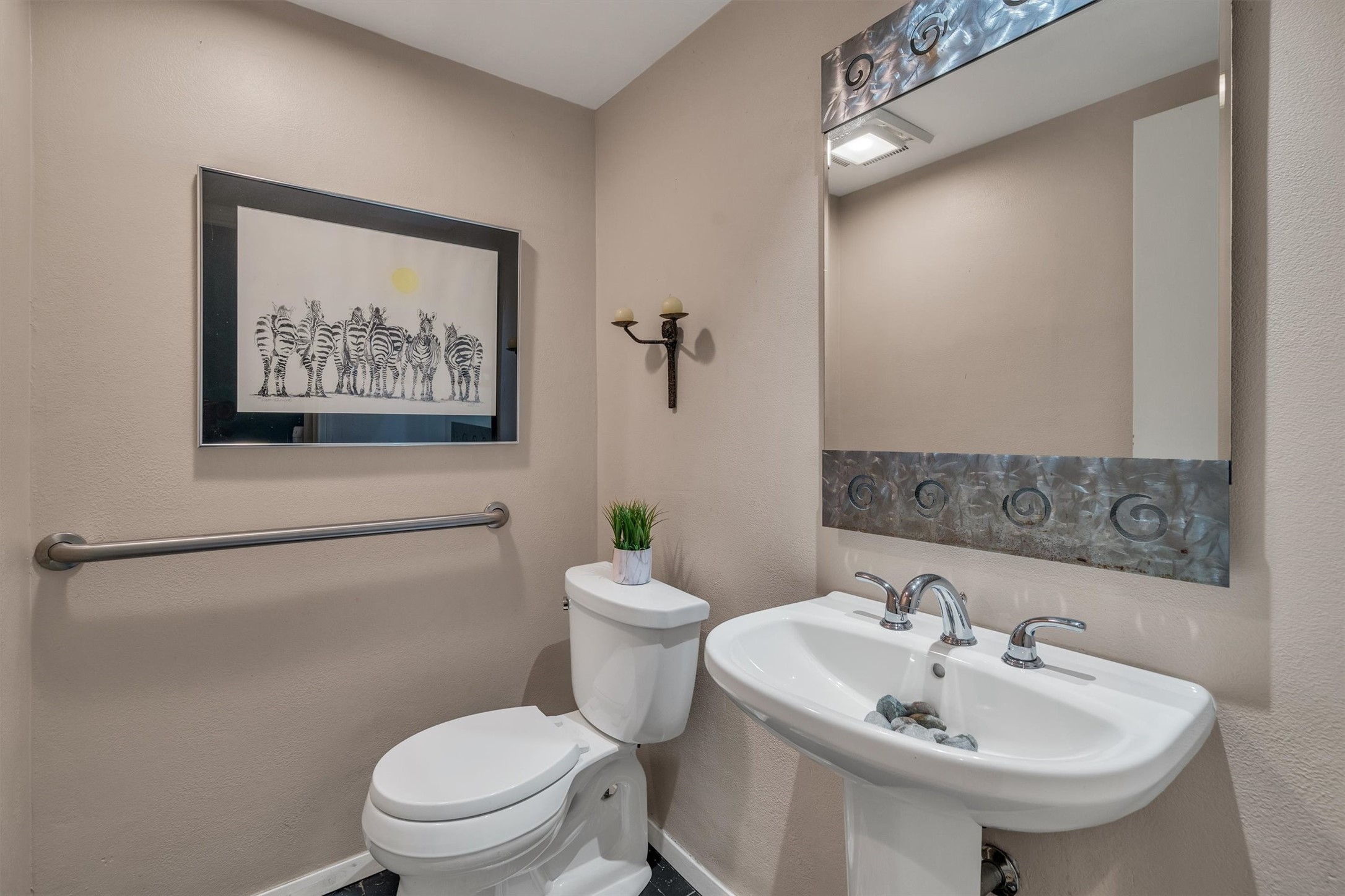 3308 Hawthorne Avenue