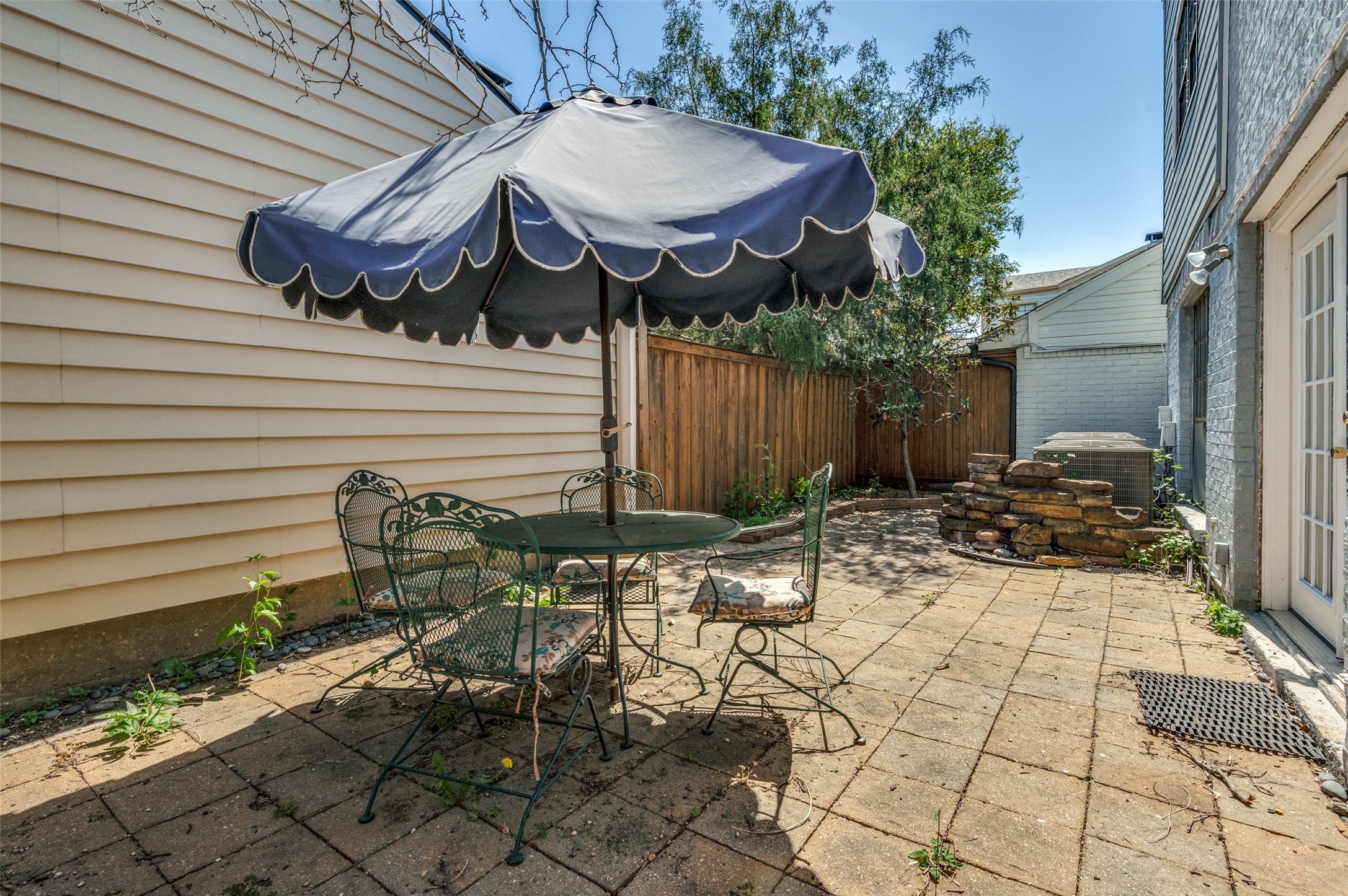 928 Pavillion Street