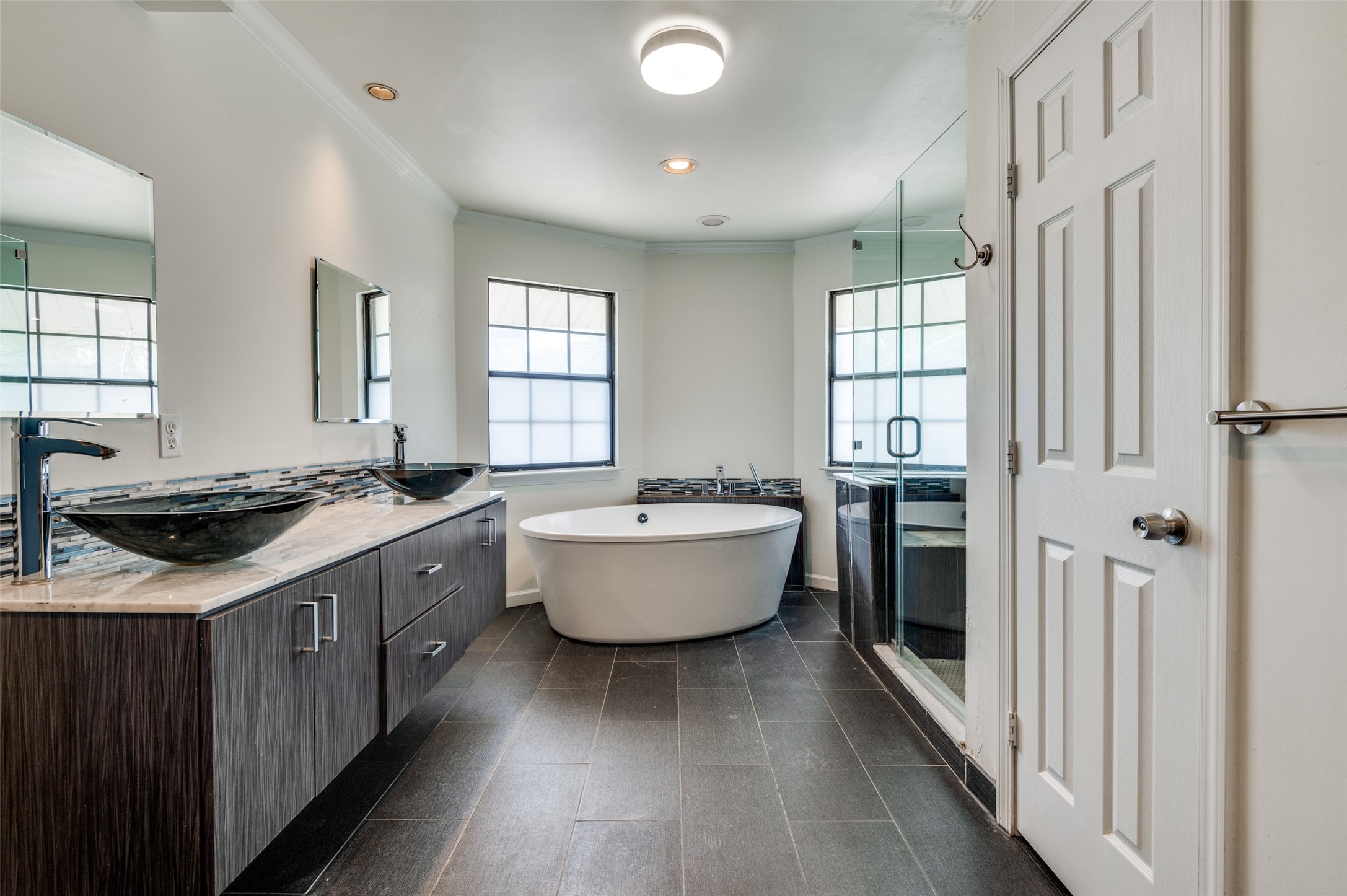 928 Pavillion Street