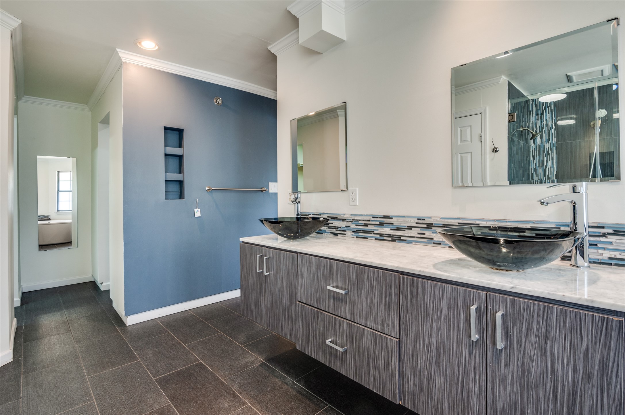 928 Pavillion Street