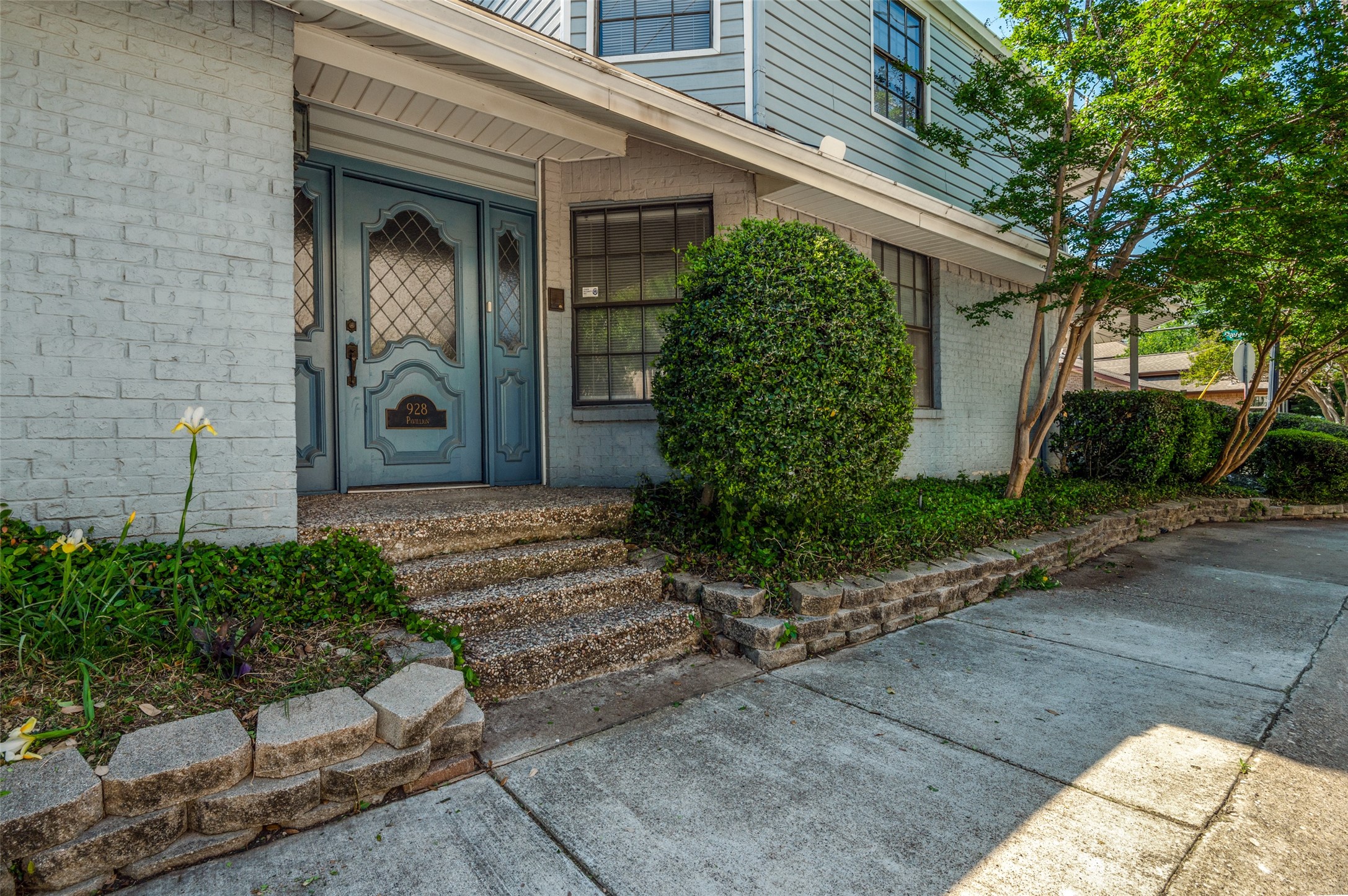 928 Pavillion Street