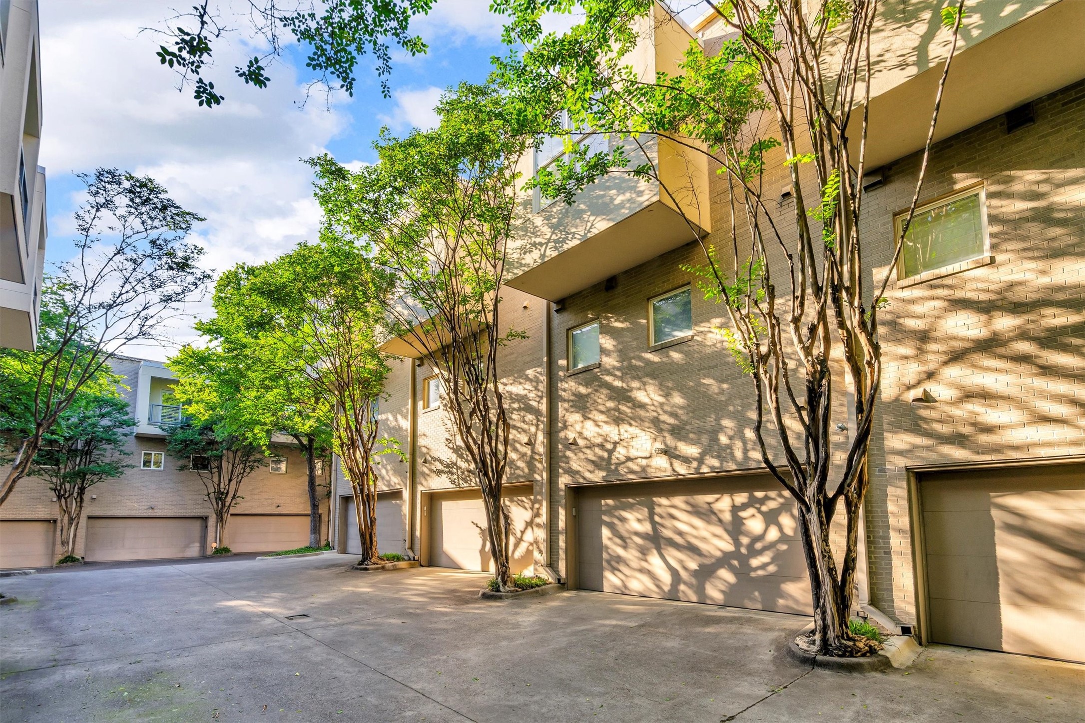 4100 Travis Street 10