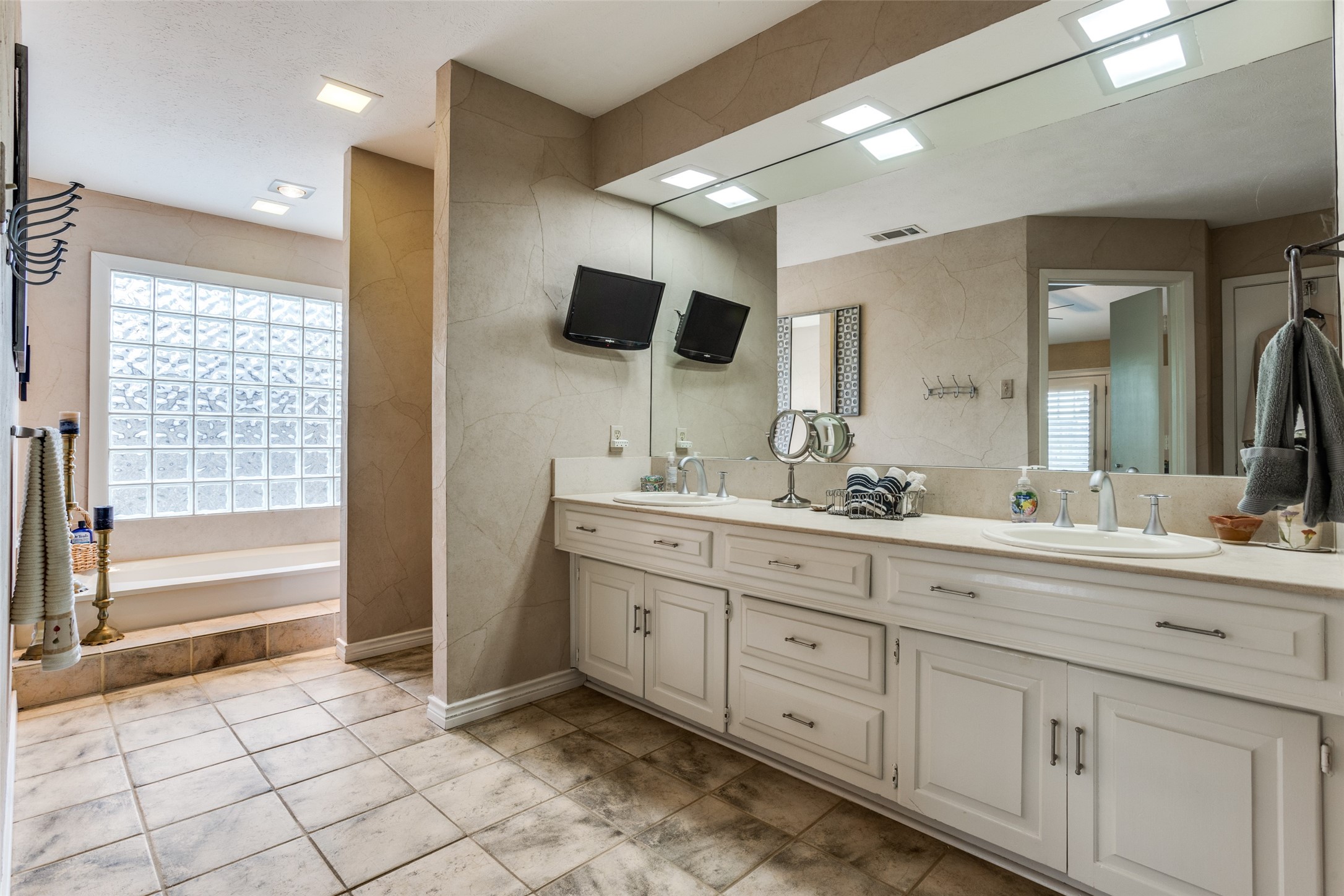 3103 Kristin Court