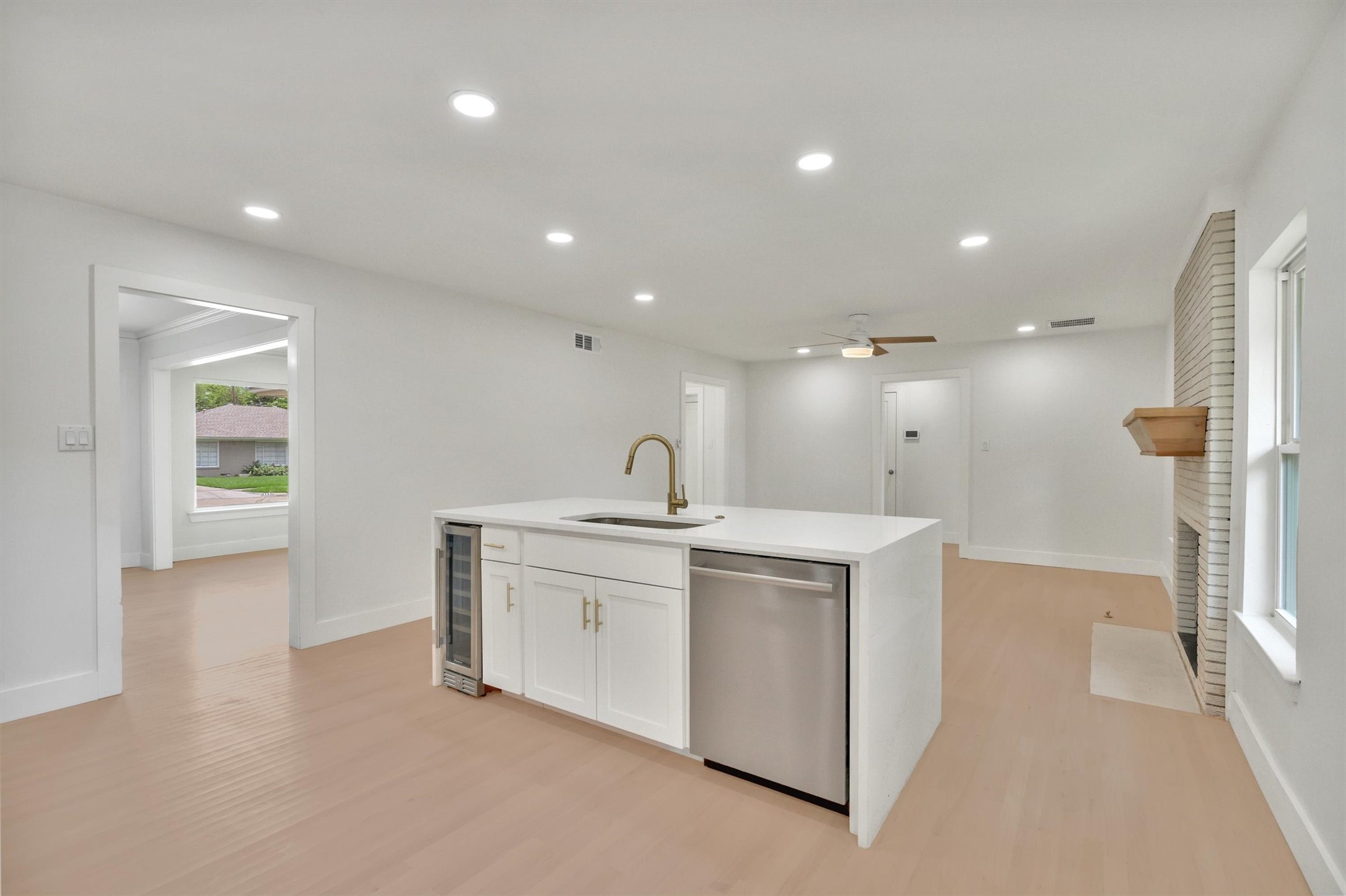 6426 Glennox Ln