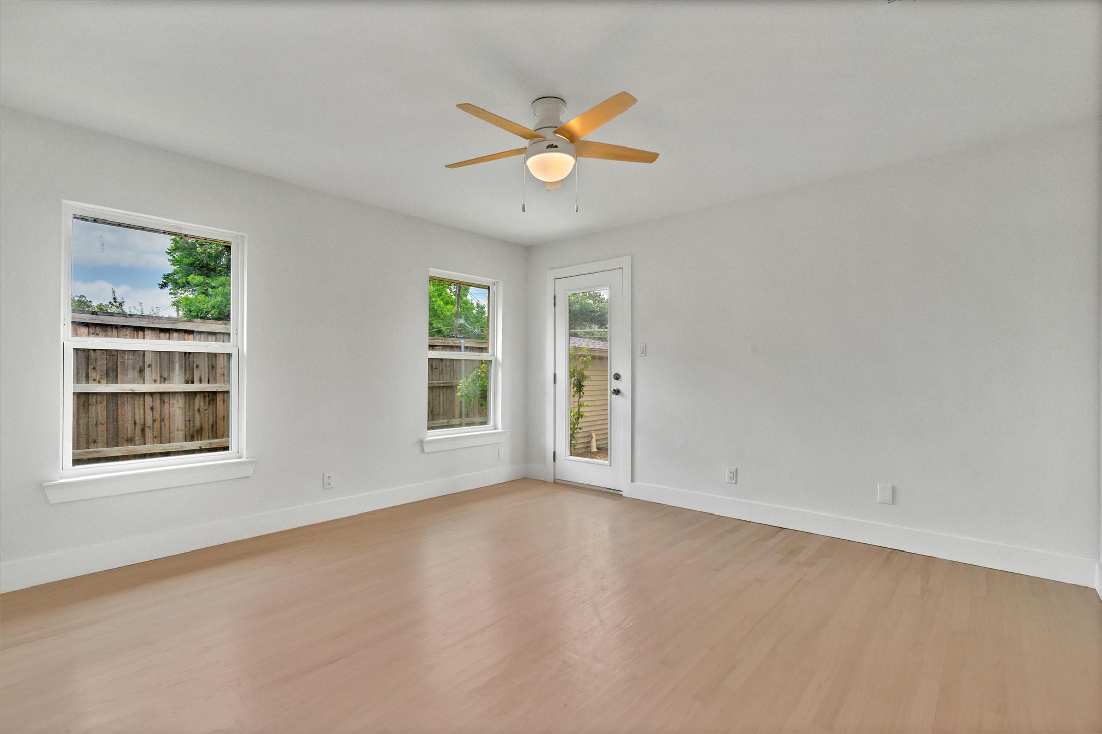 6426 Glennox Ln