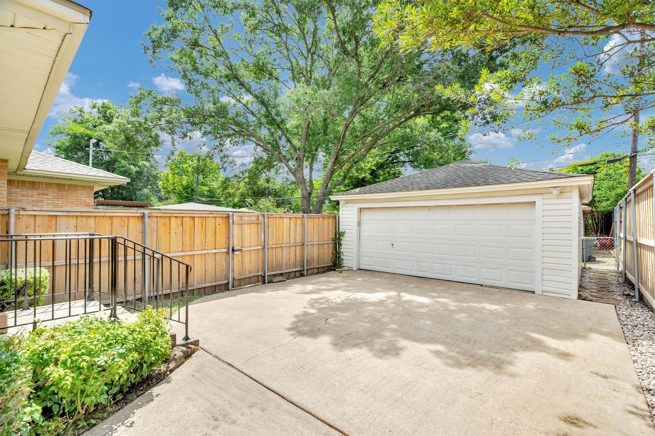 6426 Glennox Ln
