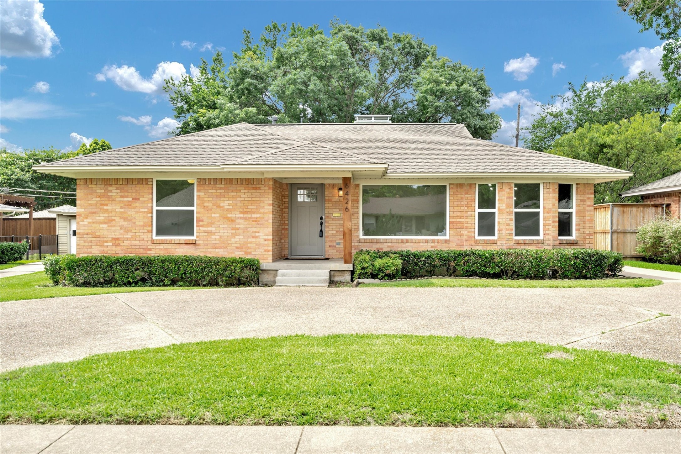 6426 Glennox Ln