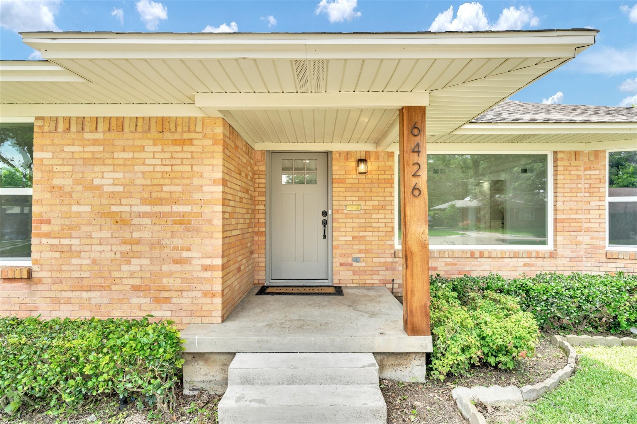 6426 Glennox Ln