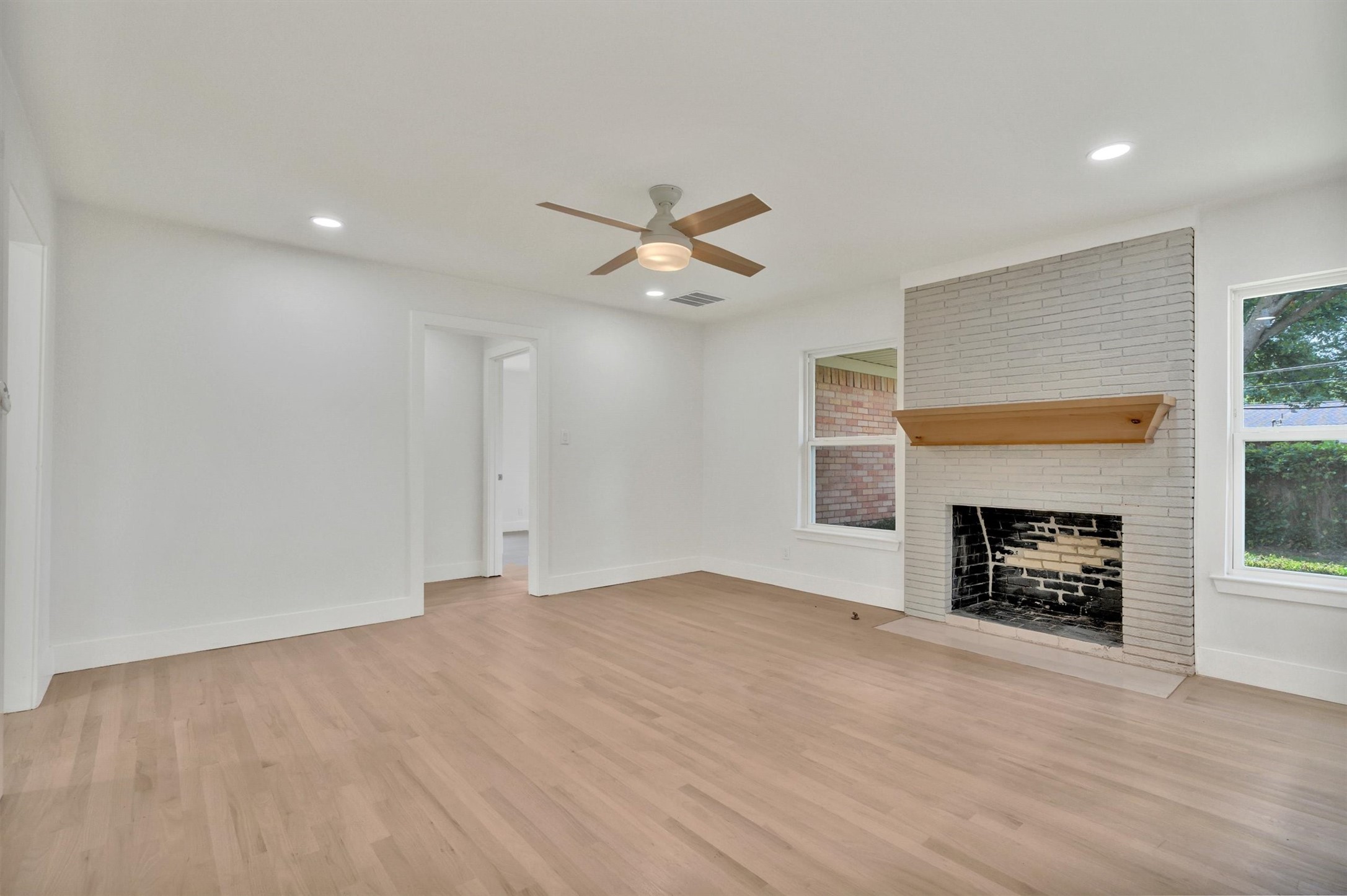 6426 Glennox Ln