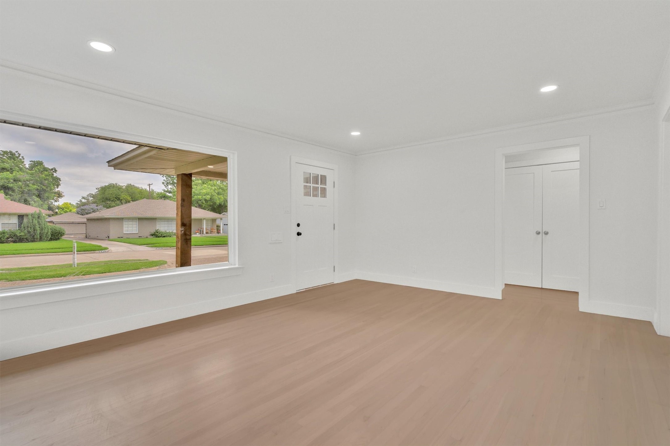 6426 Glennox Ln