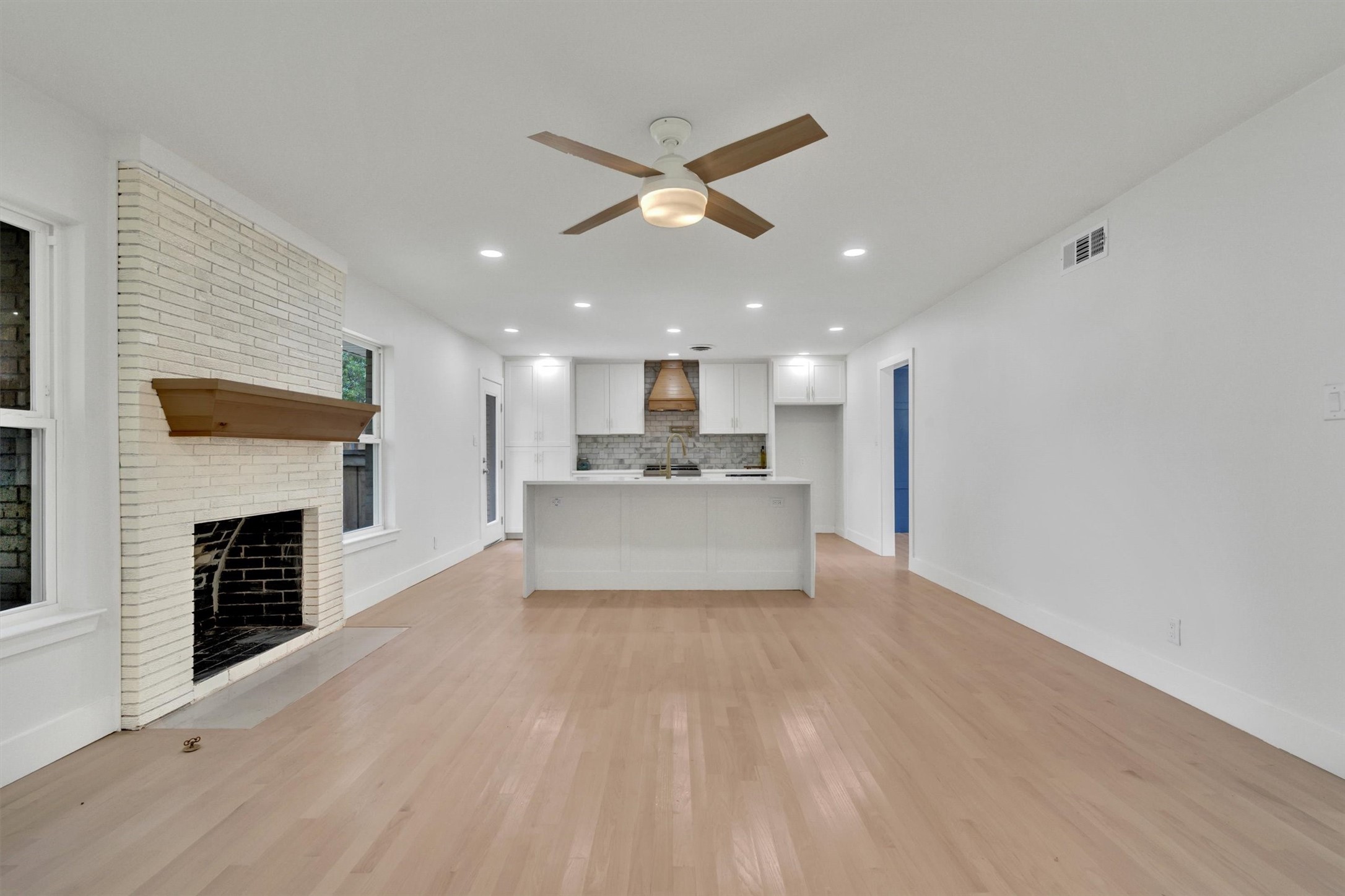 6426 Glennox Ln