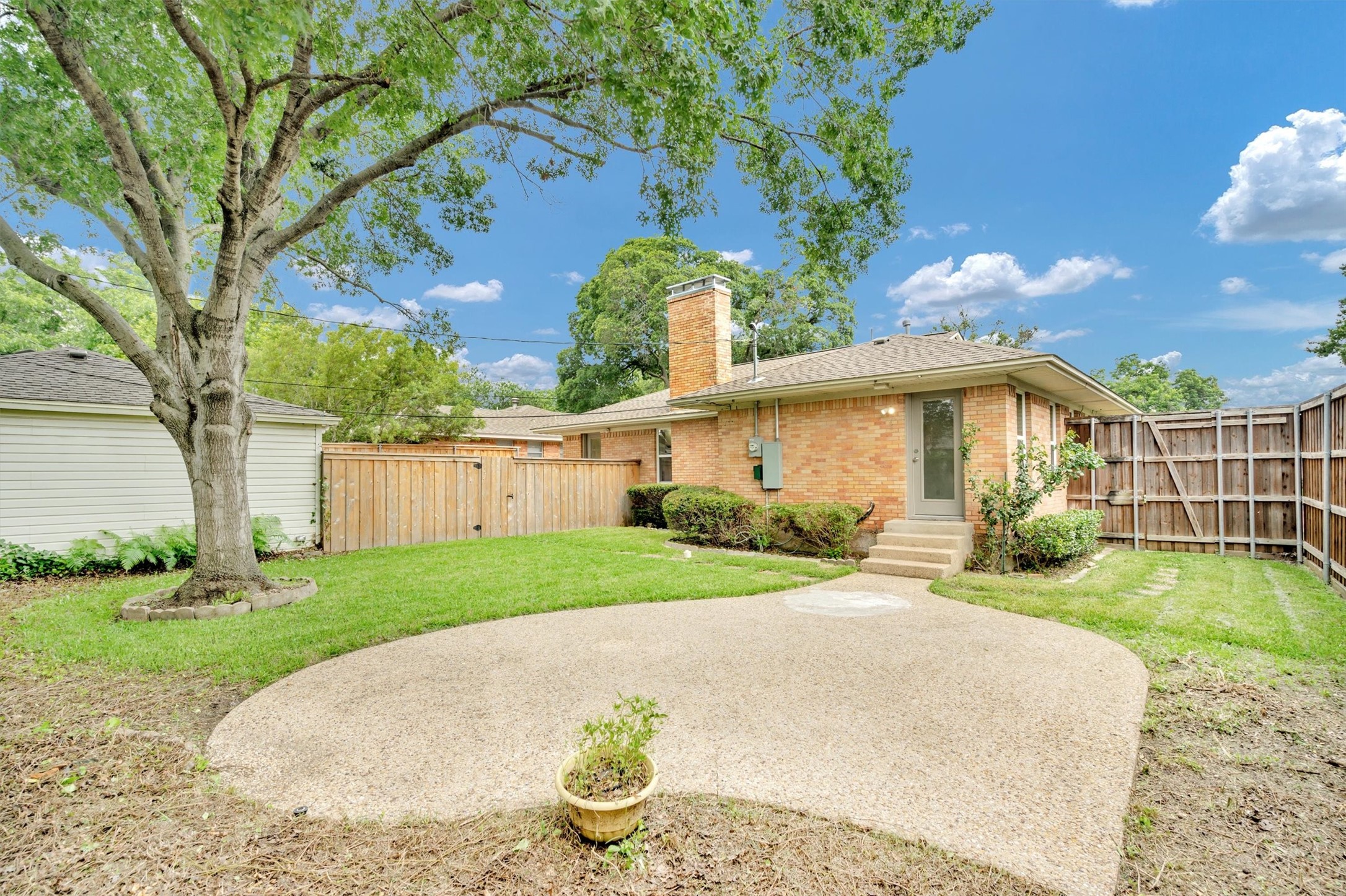 6426 Glennox Ln