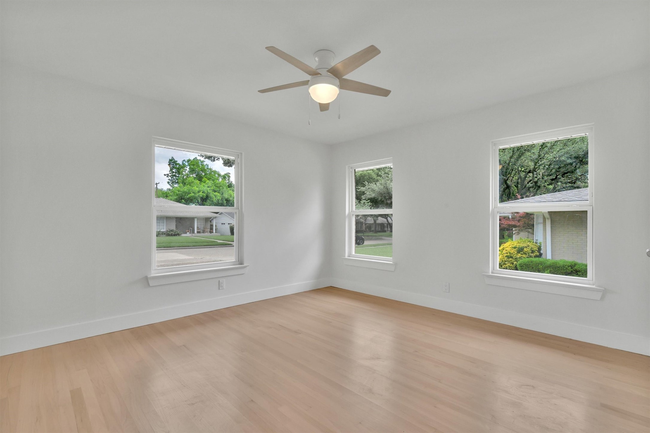 6426 Glennox Ln
