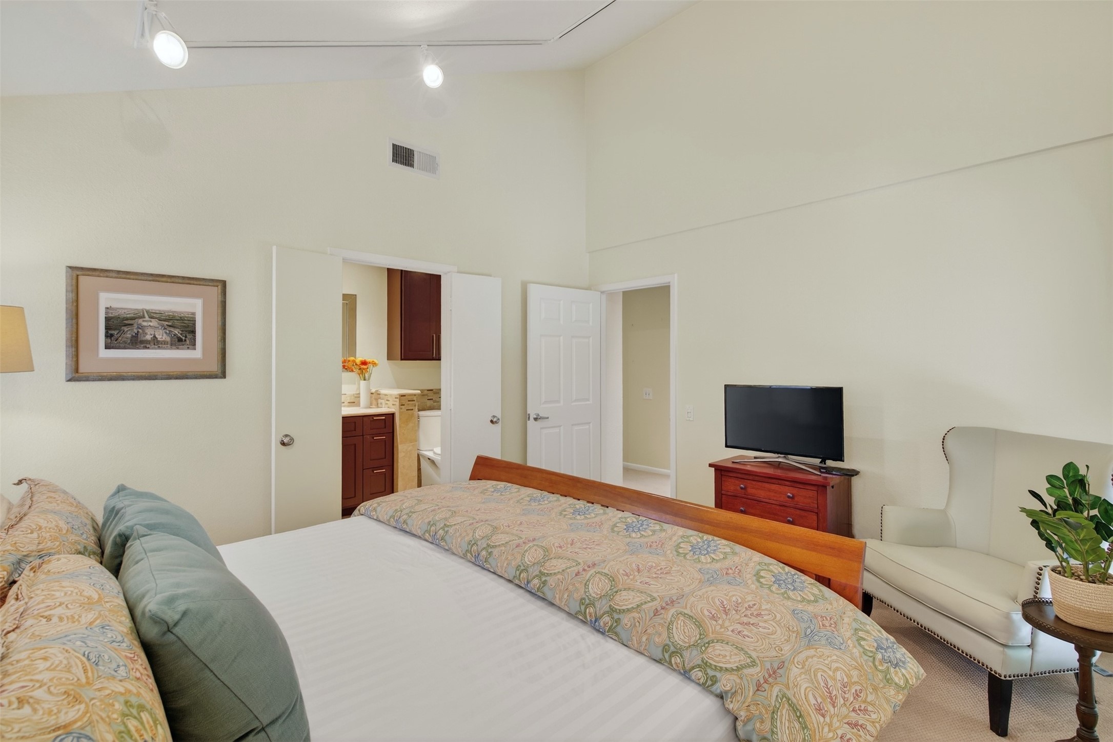 4242 Travis Street 107