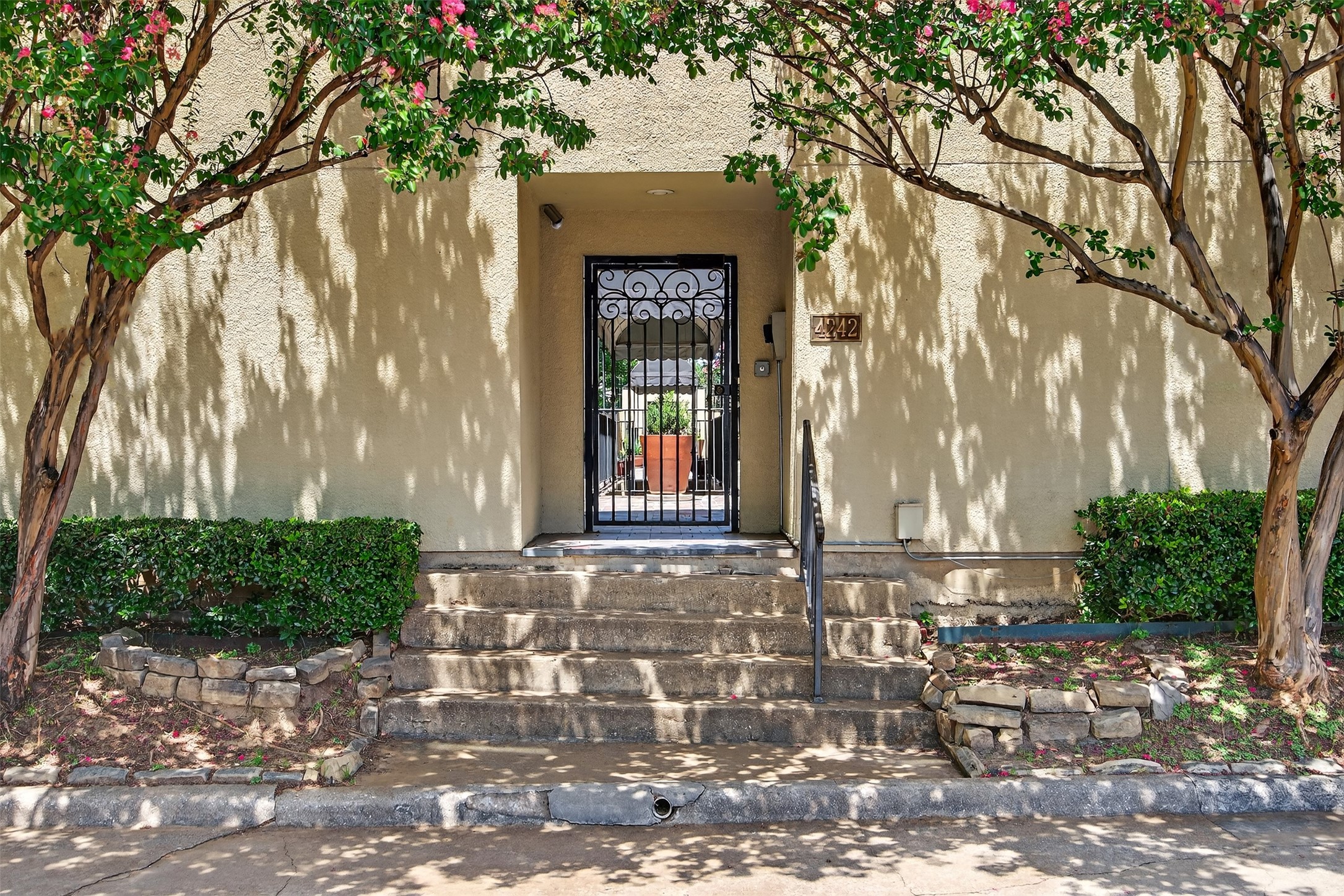 4242 Travis Street 107