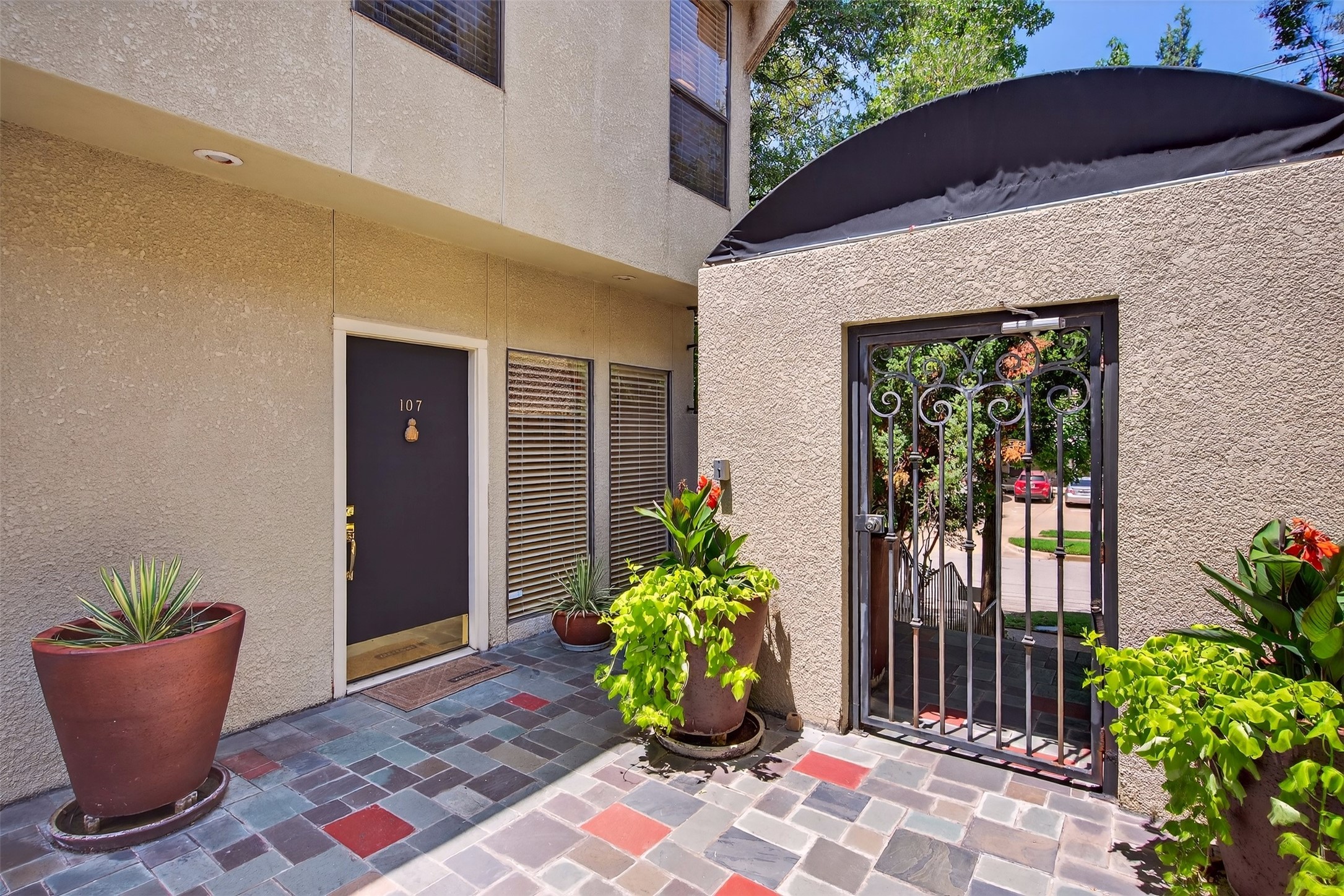 4242 Travis Street 107