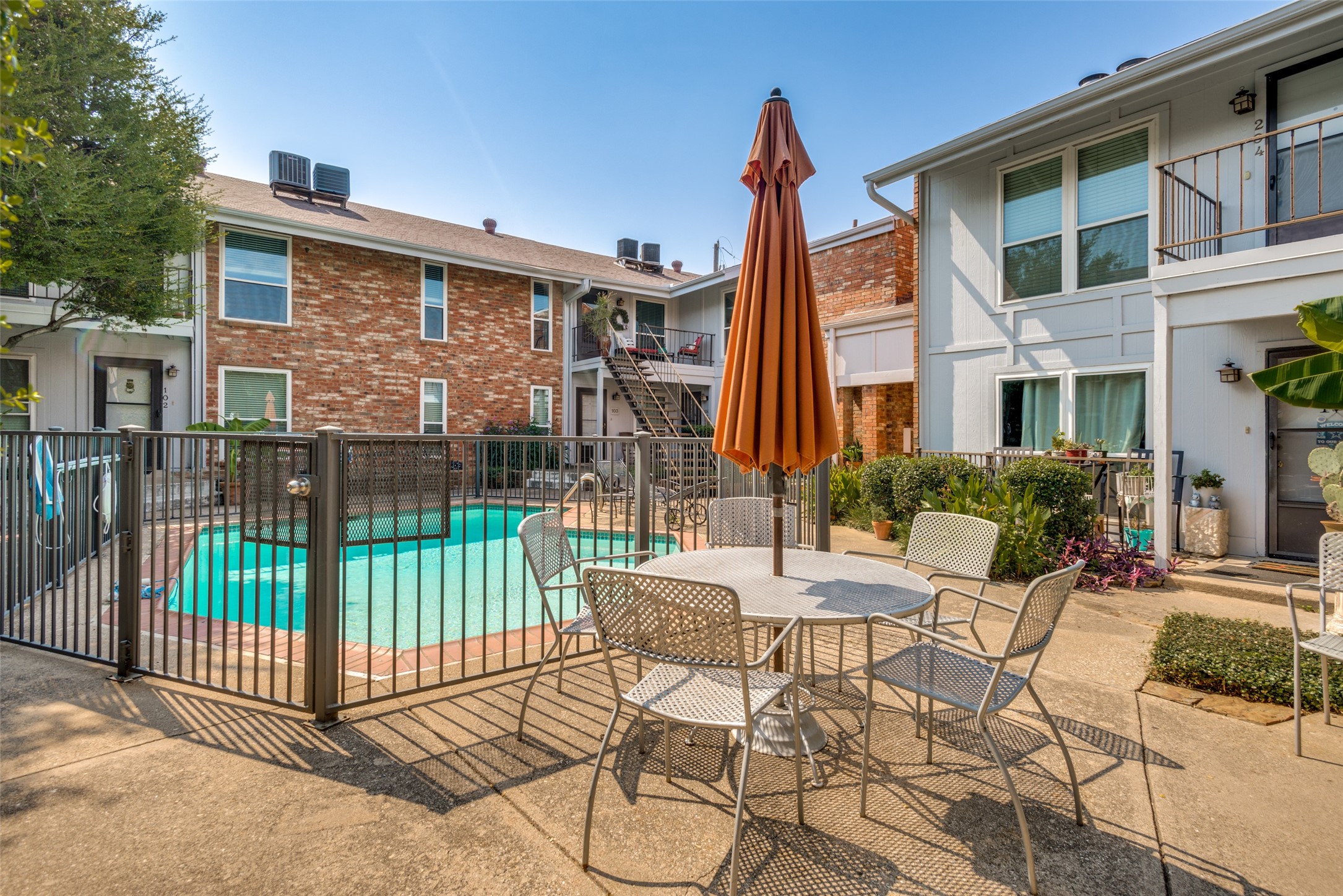 4317 Hartford Street 112