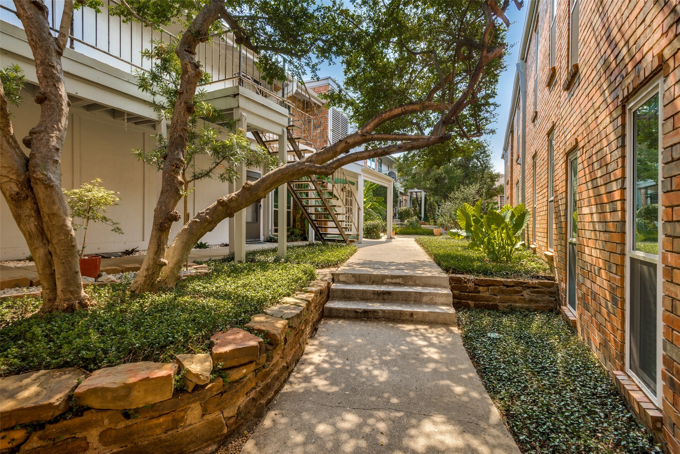 4317 Hartford Street 112