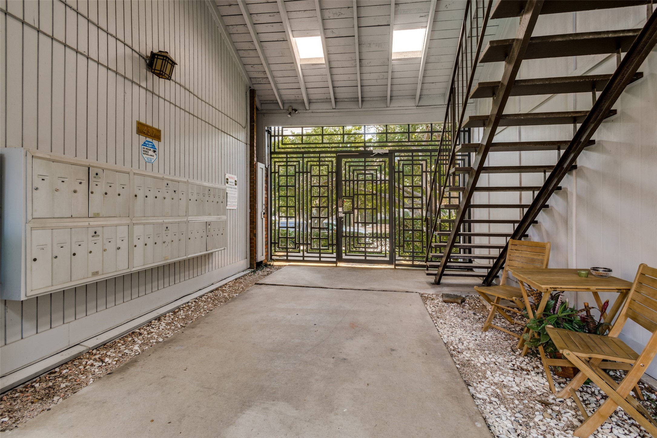 4317 Hartford Street 112