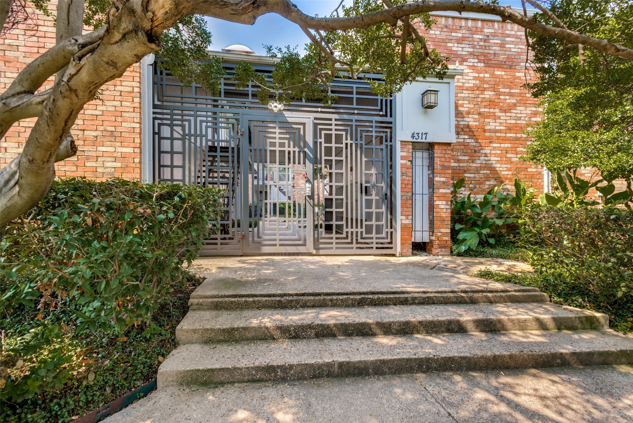 4317 Hartford Street 112