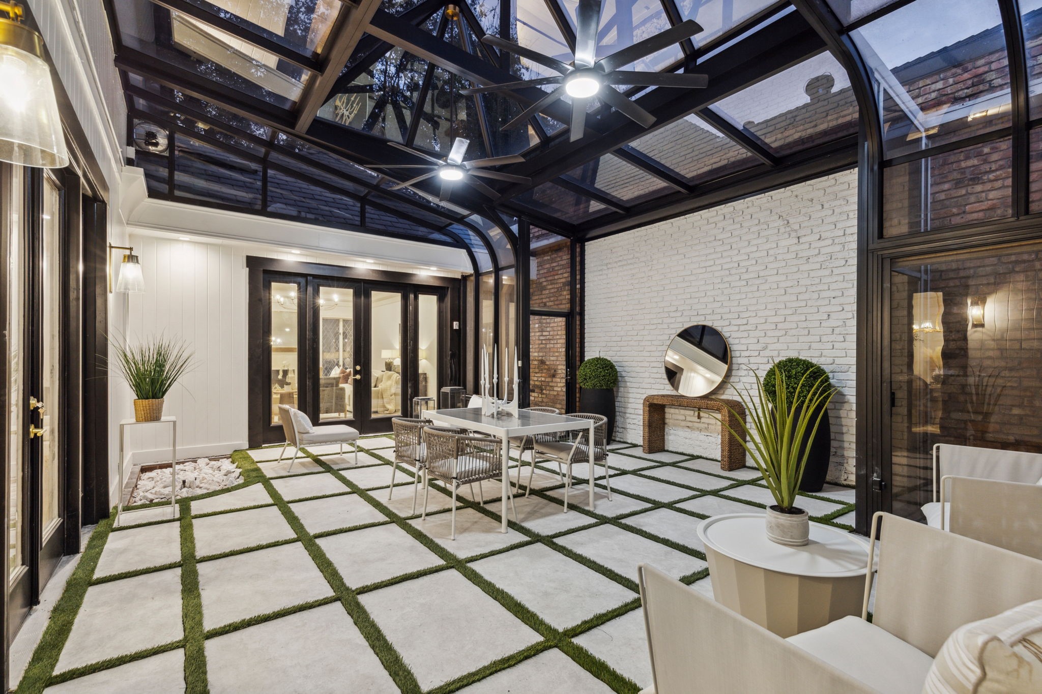 6 Saint Laurent Place