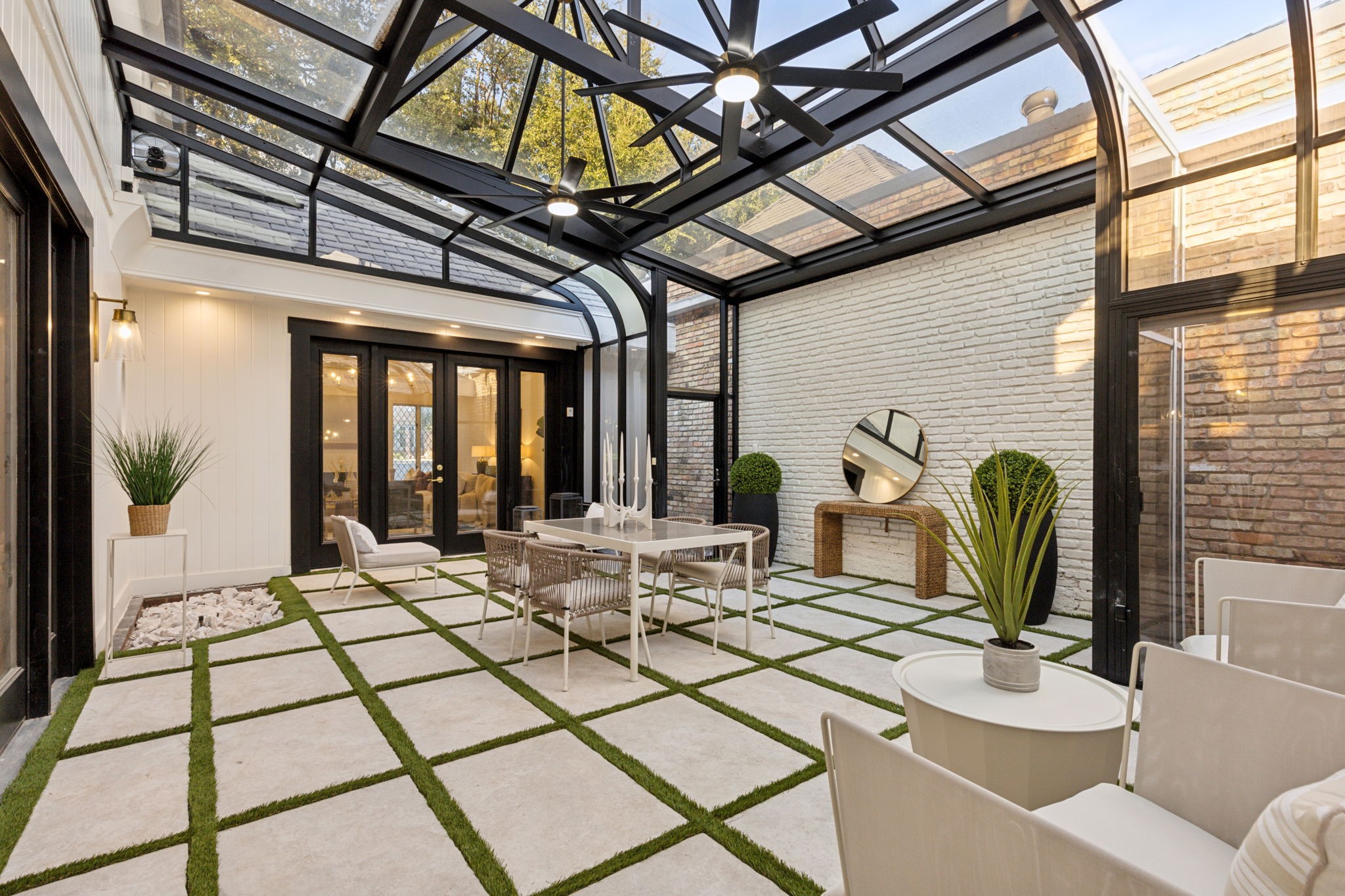 6 Saint Laurent Place