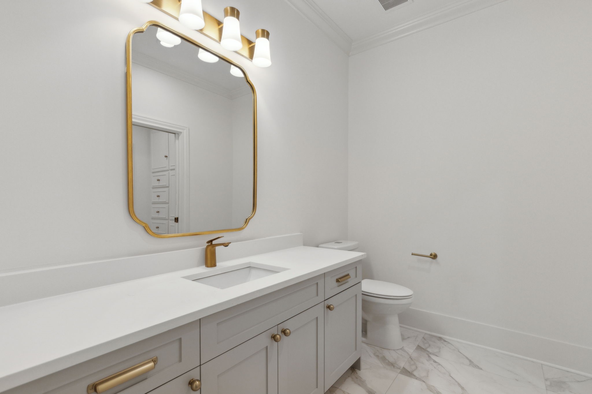 6 Saint Laurent Place