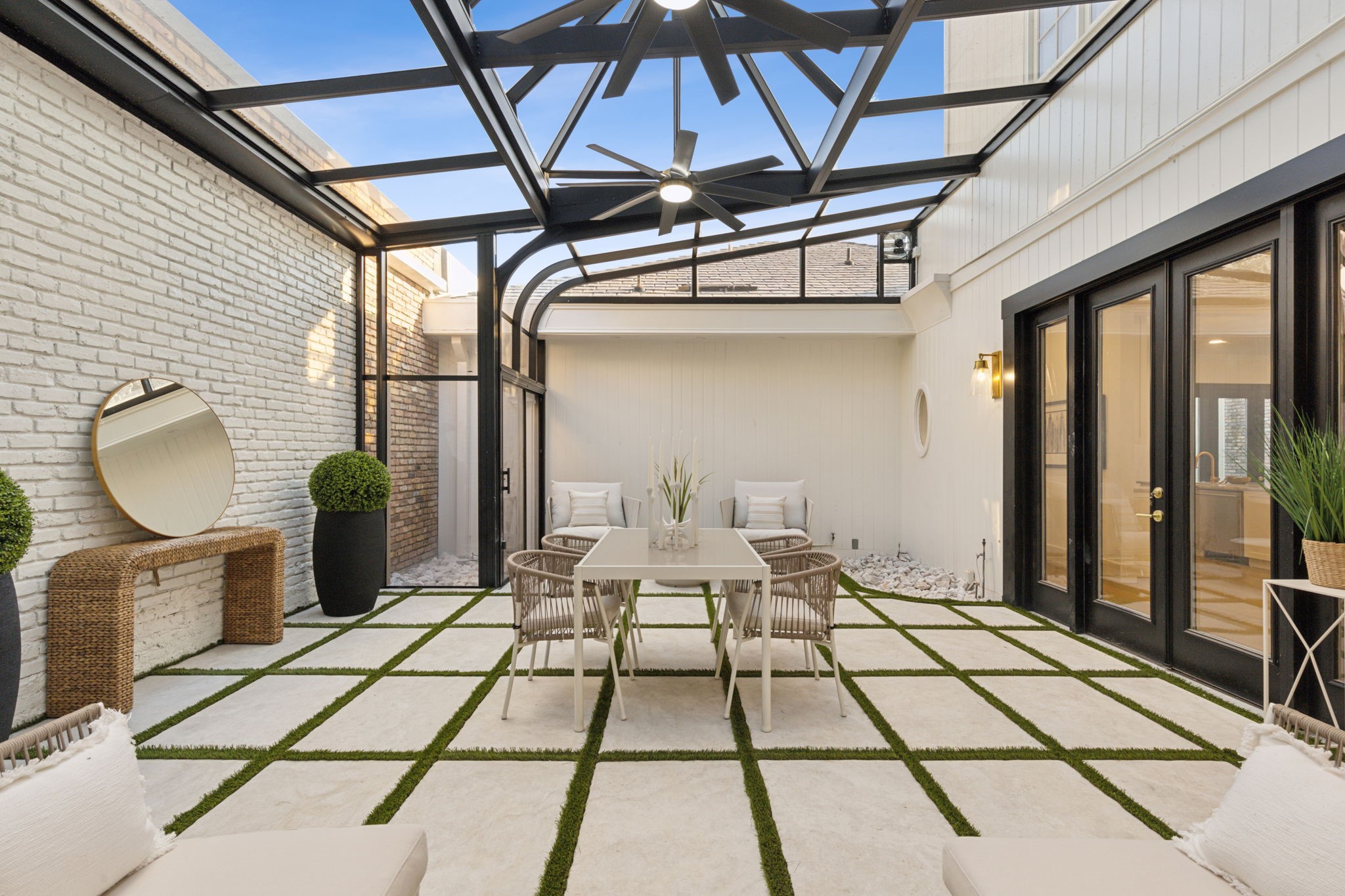 6 Saint Laurent Place