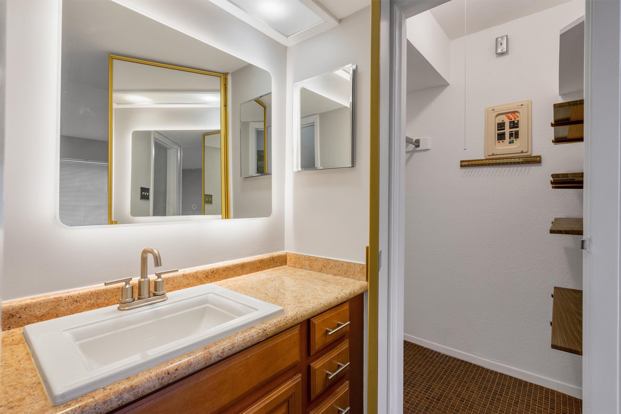 5303 Fleetwood Oaks Avenue 178