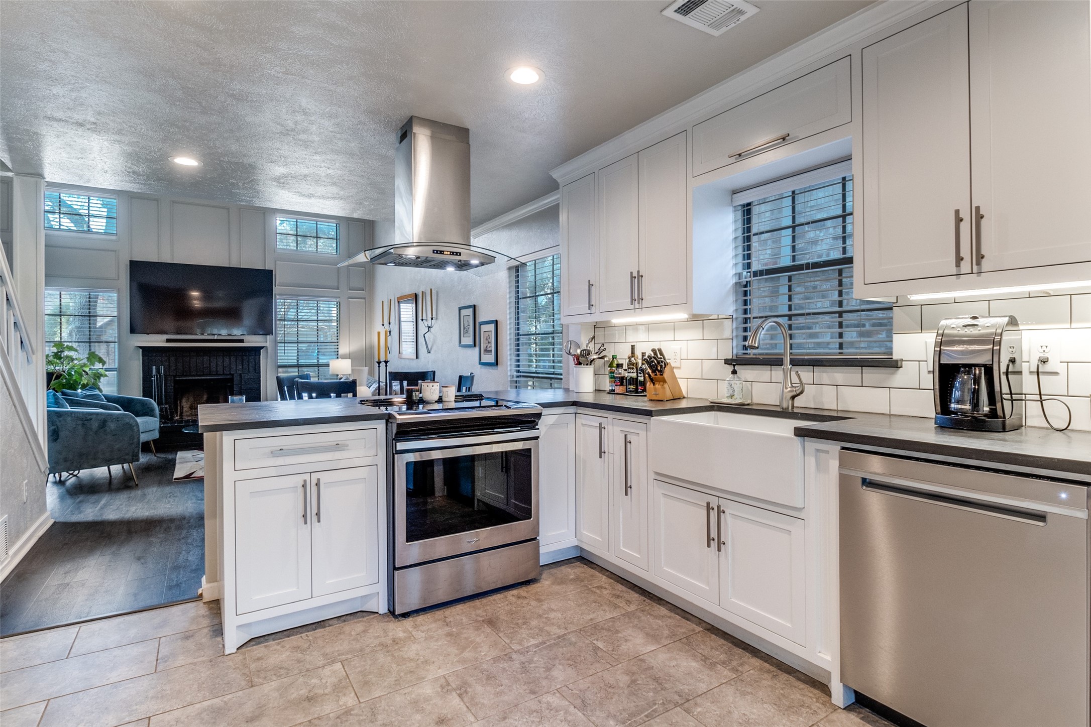 13332 Pandora Circle