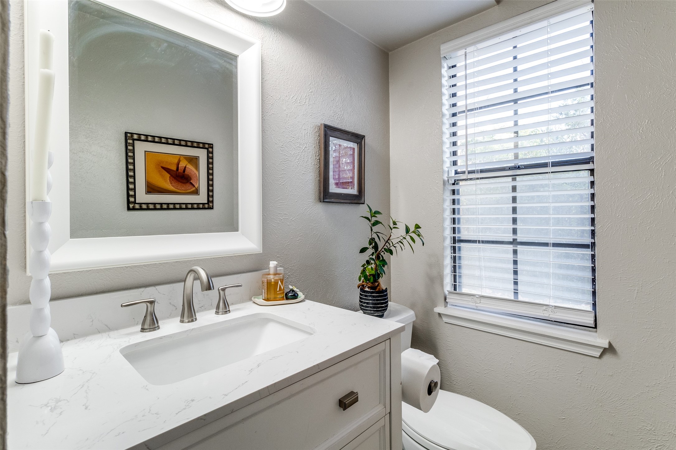 13332 Pandora Circle