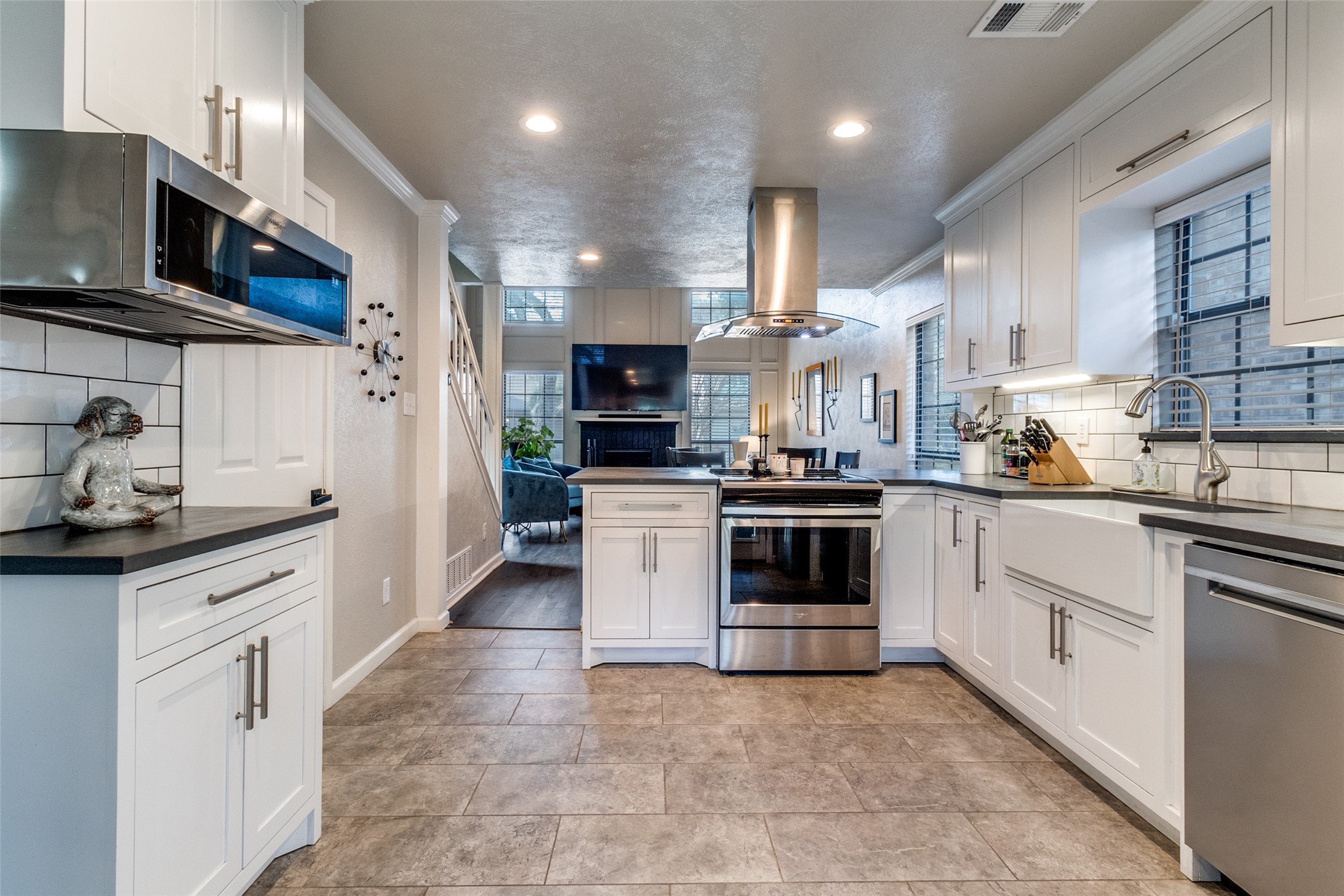 13332 Pandora Circle