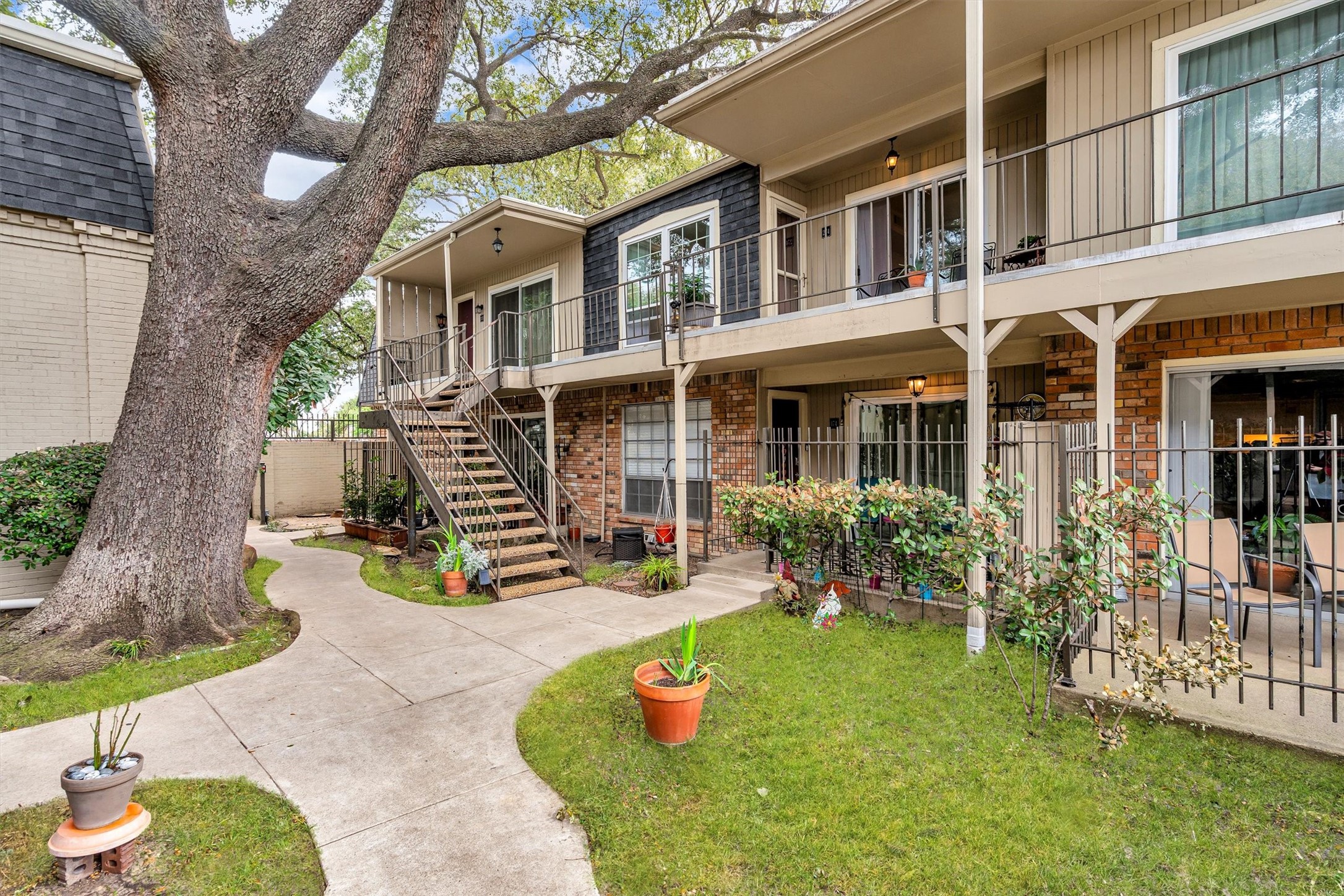 5305 Fleetwood Oaks Avenue 274