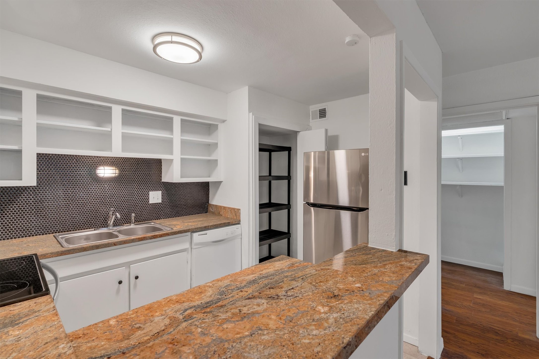 5305 Fleetwood Oaks Avenue 274