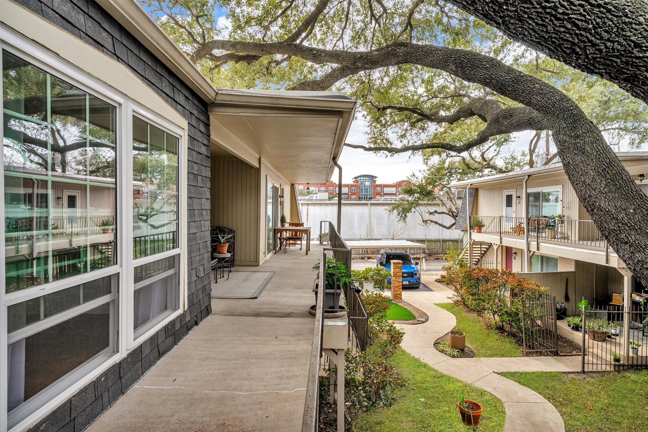 5305 Fleetwood Oaks Avenue 274