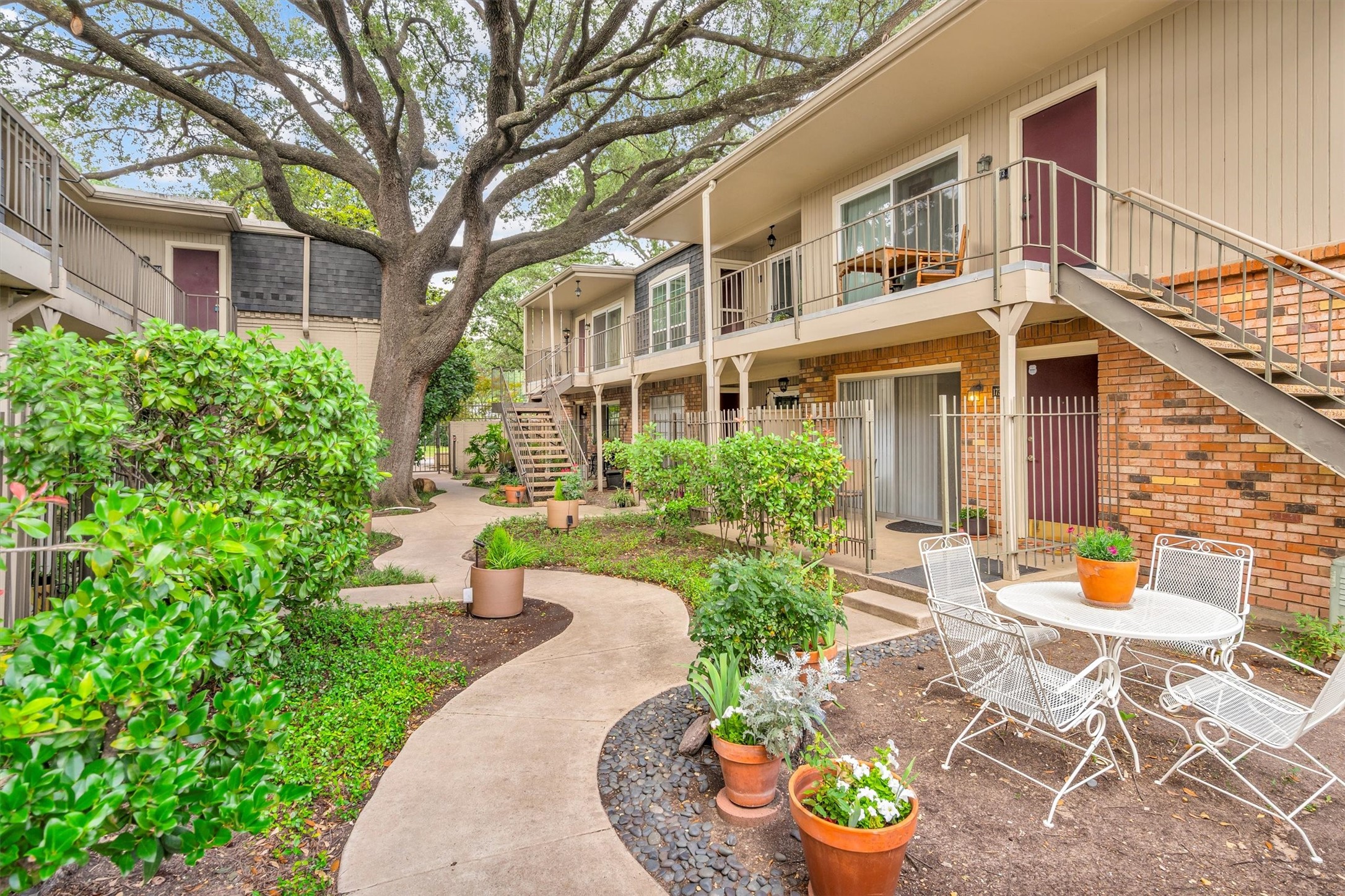 5305 Fleetwood Oaks Avenue 274