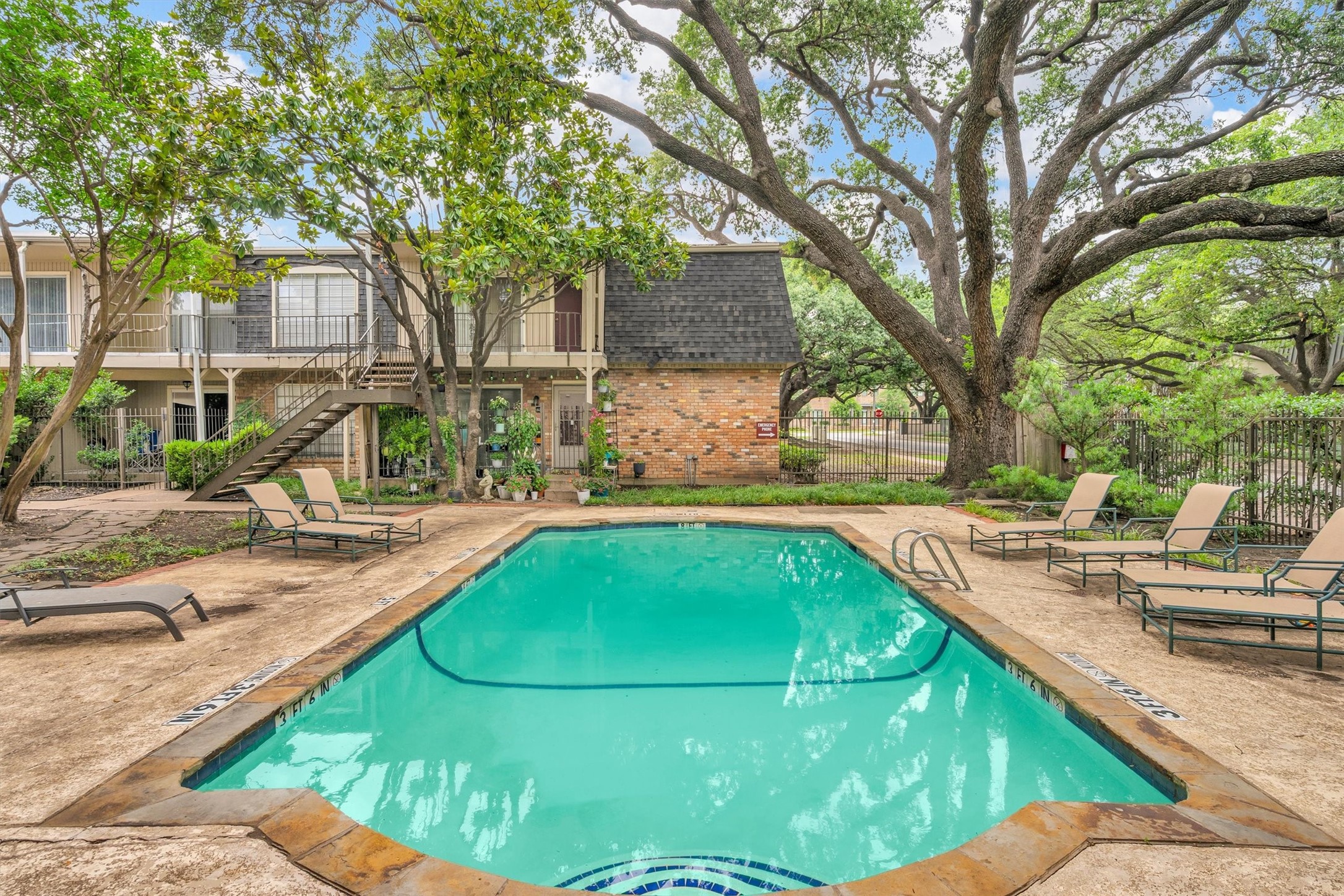 5305 Fleetwood Oaks Avenue 274