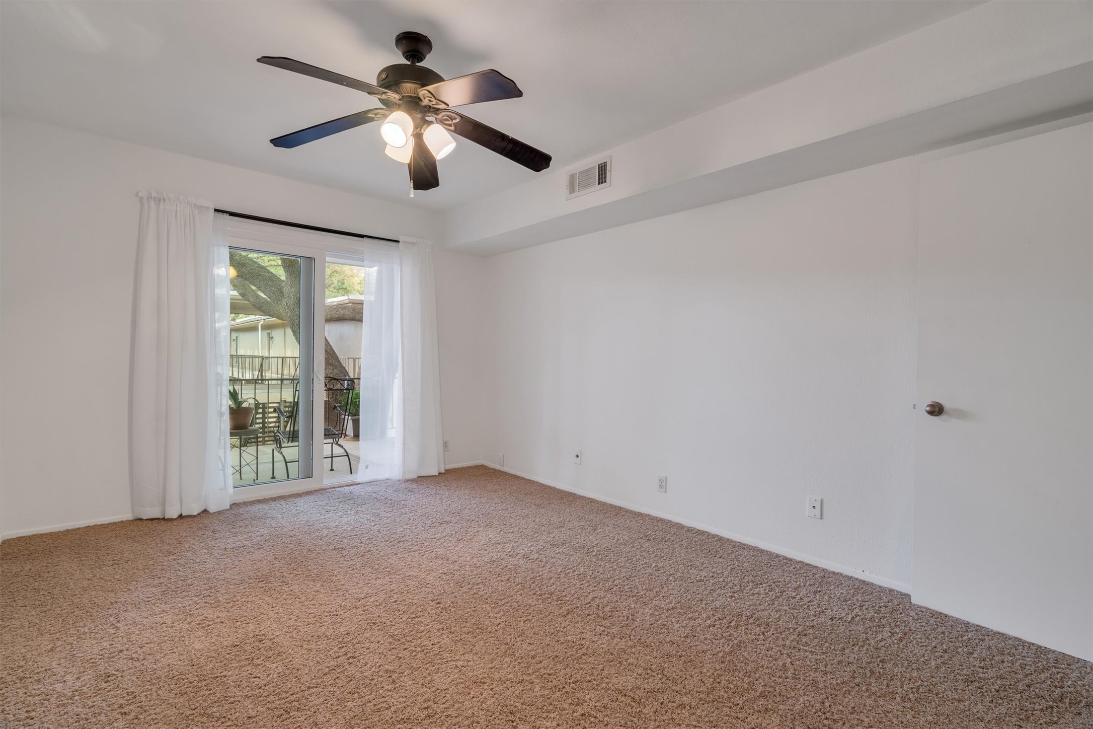 5305 Fleetwood Oaks Avenue 274