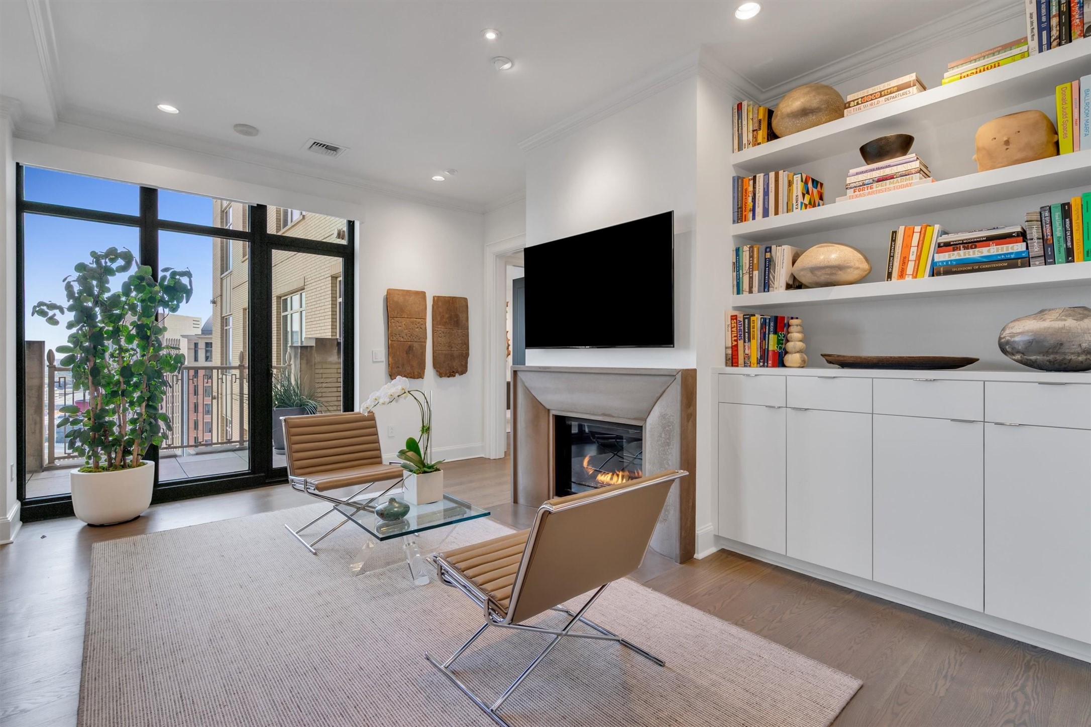 2525 N Pearl Street 1801