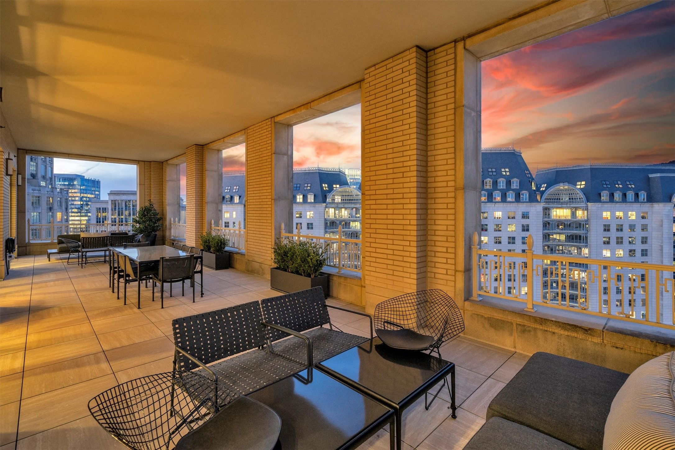 2525 N Pearl Street 1801