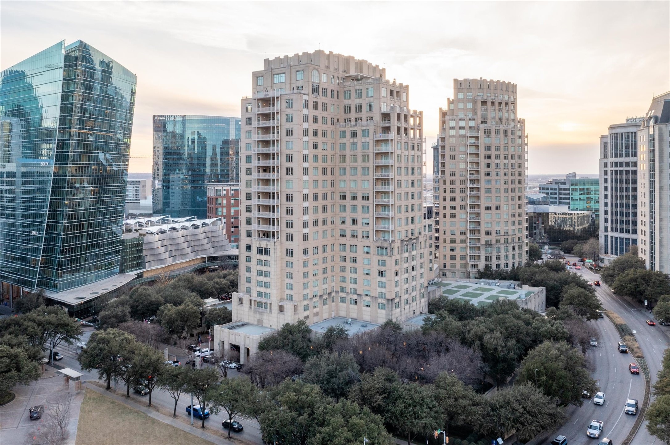 2525 N Pearl Street 1801