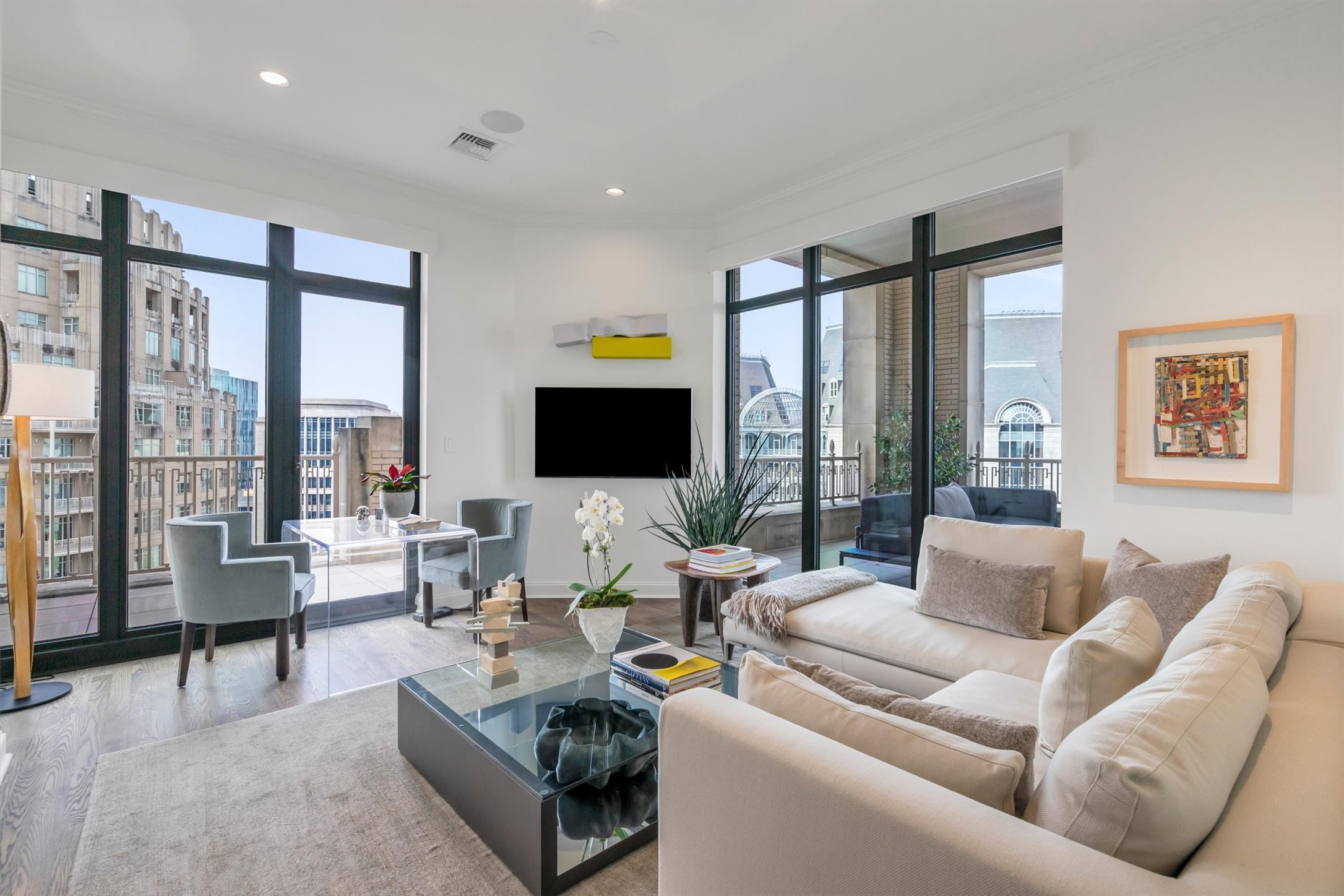 2525 N Pearl Street 1801