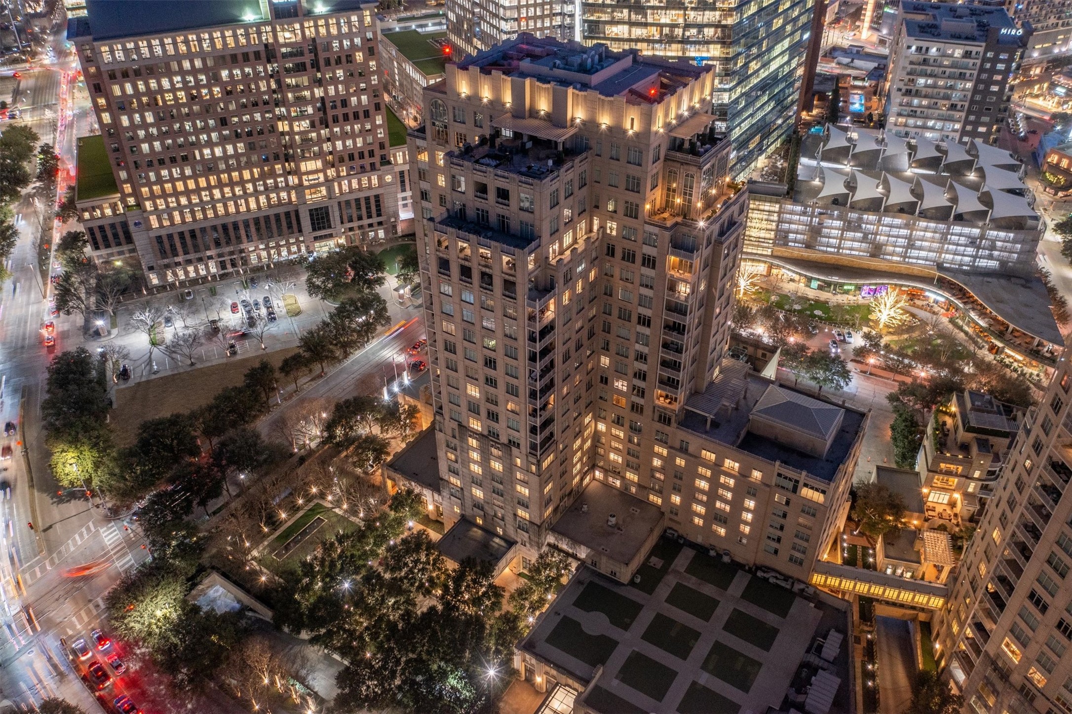 2525 N Pearl Street 1801