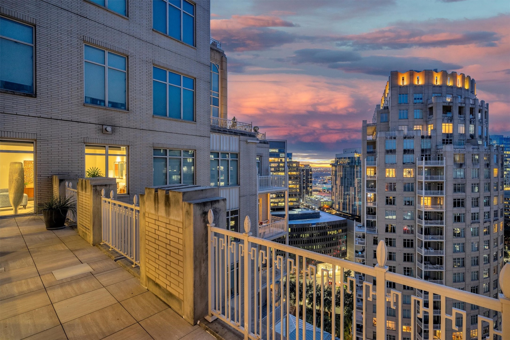 2525 N Pearl Street 1801