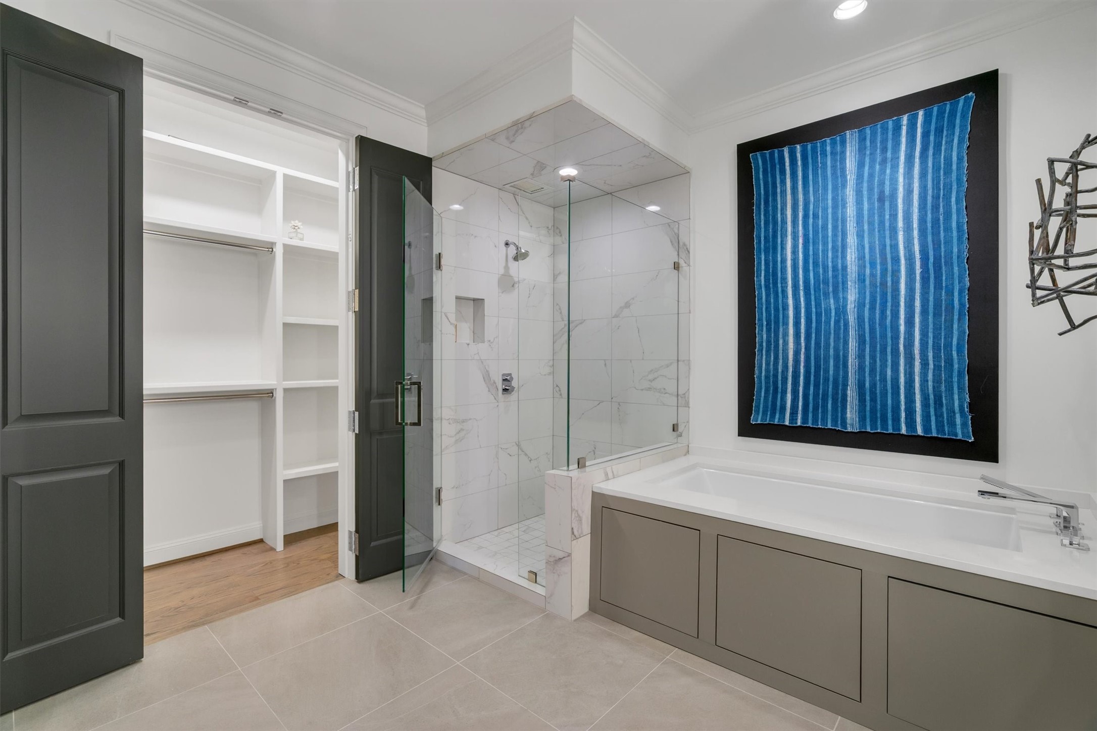 2525 N Pearl Street 1801