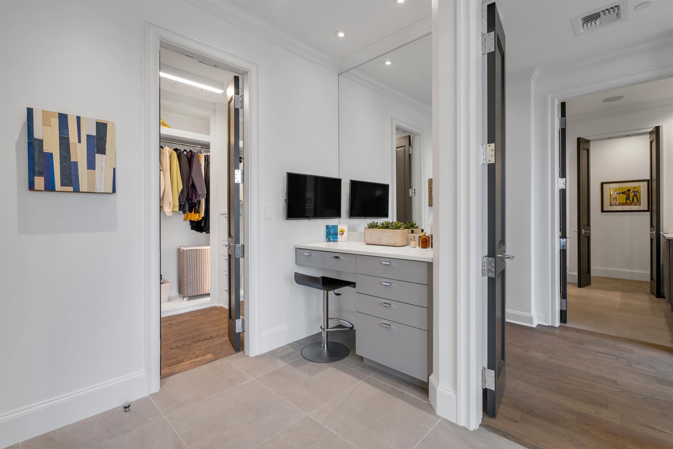 2525 N Pearl Street 1801