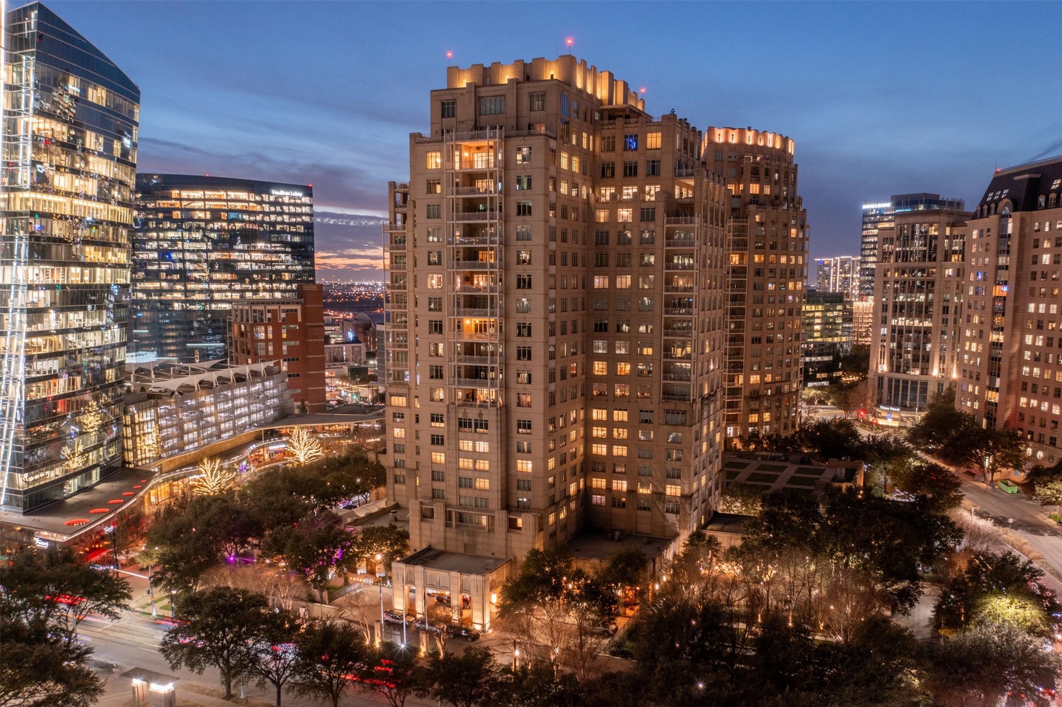 2525 N Pearl Street 1801