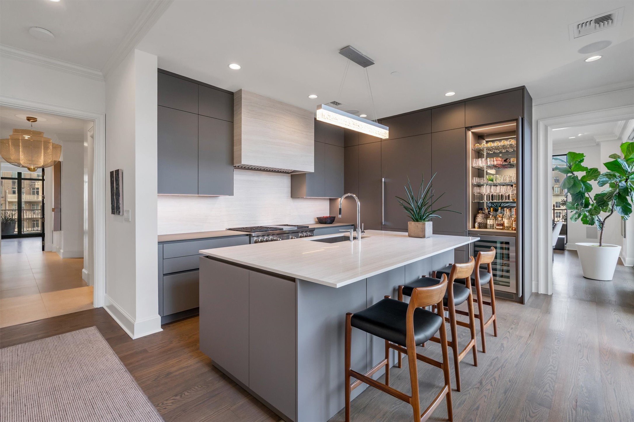 2525 N Pearl Street 1801